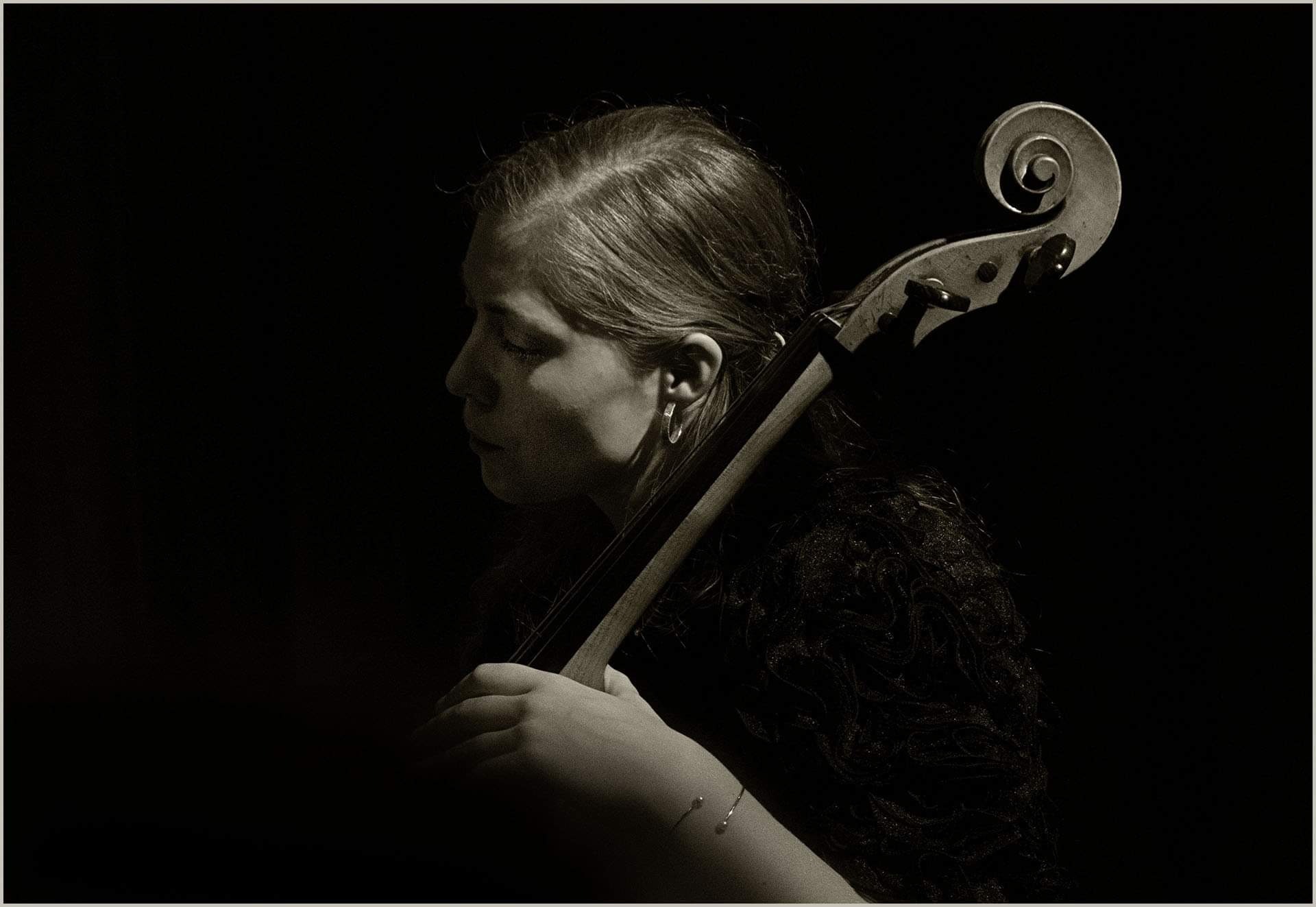 black and white bed linen