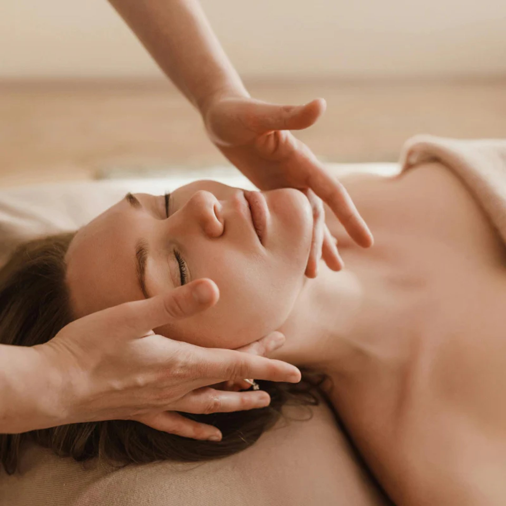 gray computer monitor