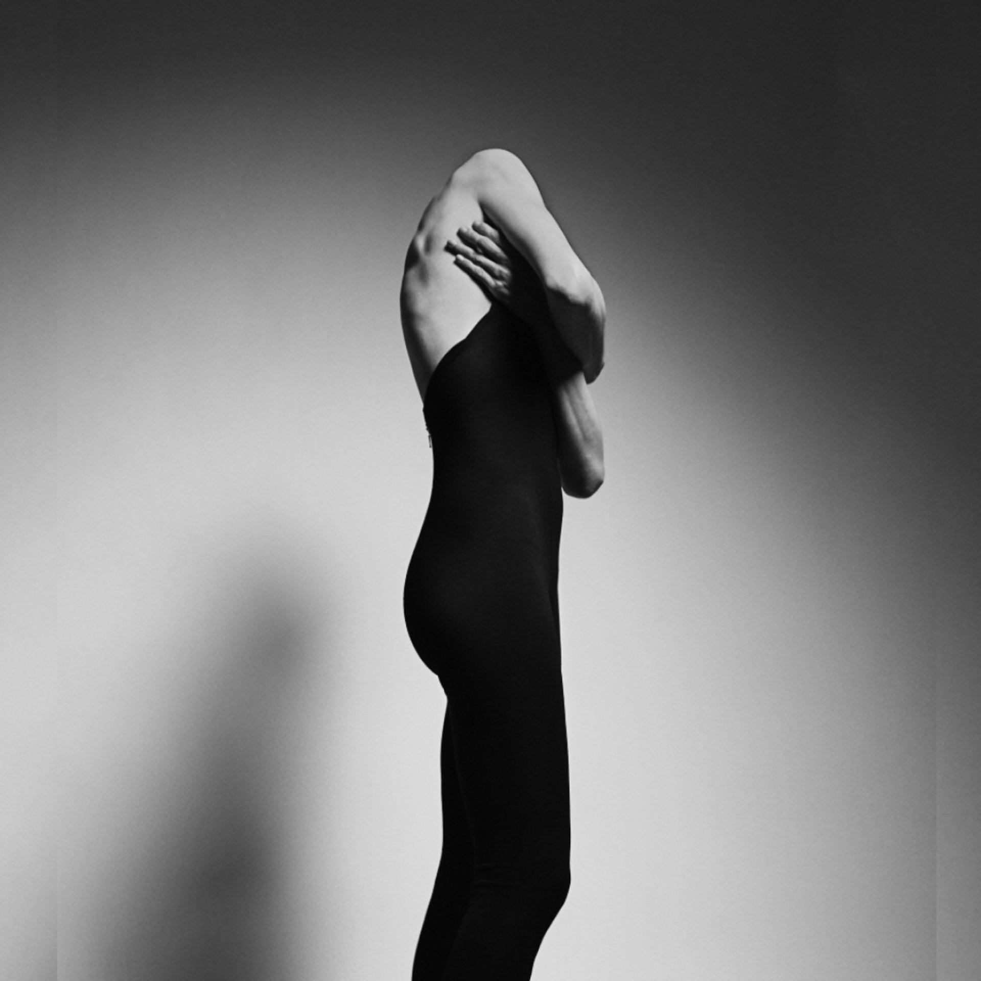 Elizabeth Lotz (Liz Lotz) art director black and white fashion shoot inspired by Richard Avedon with elegant studio portraitu