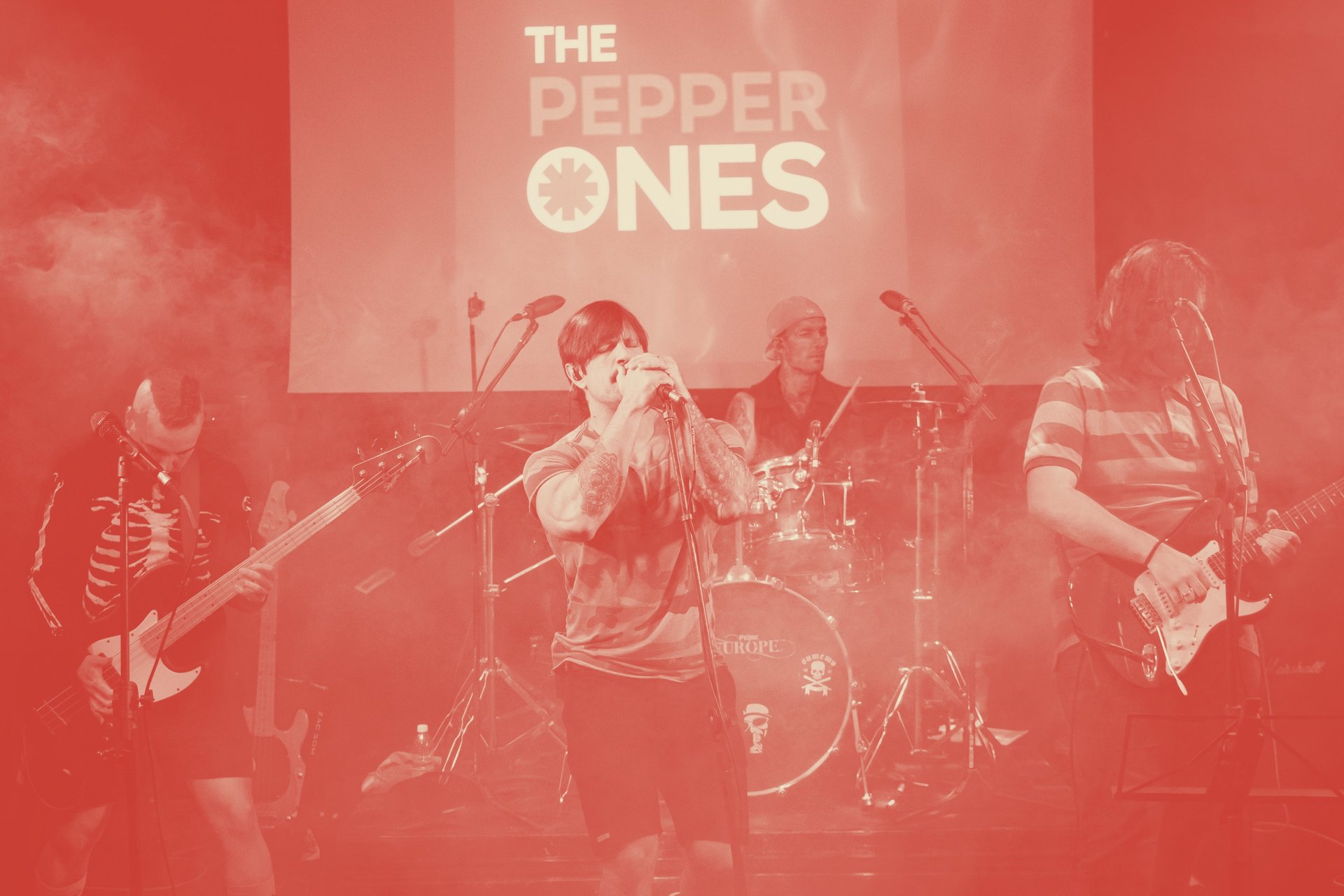 black and white bed linen