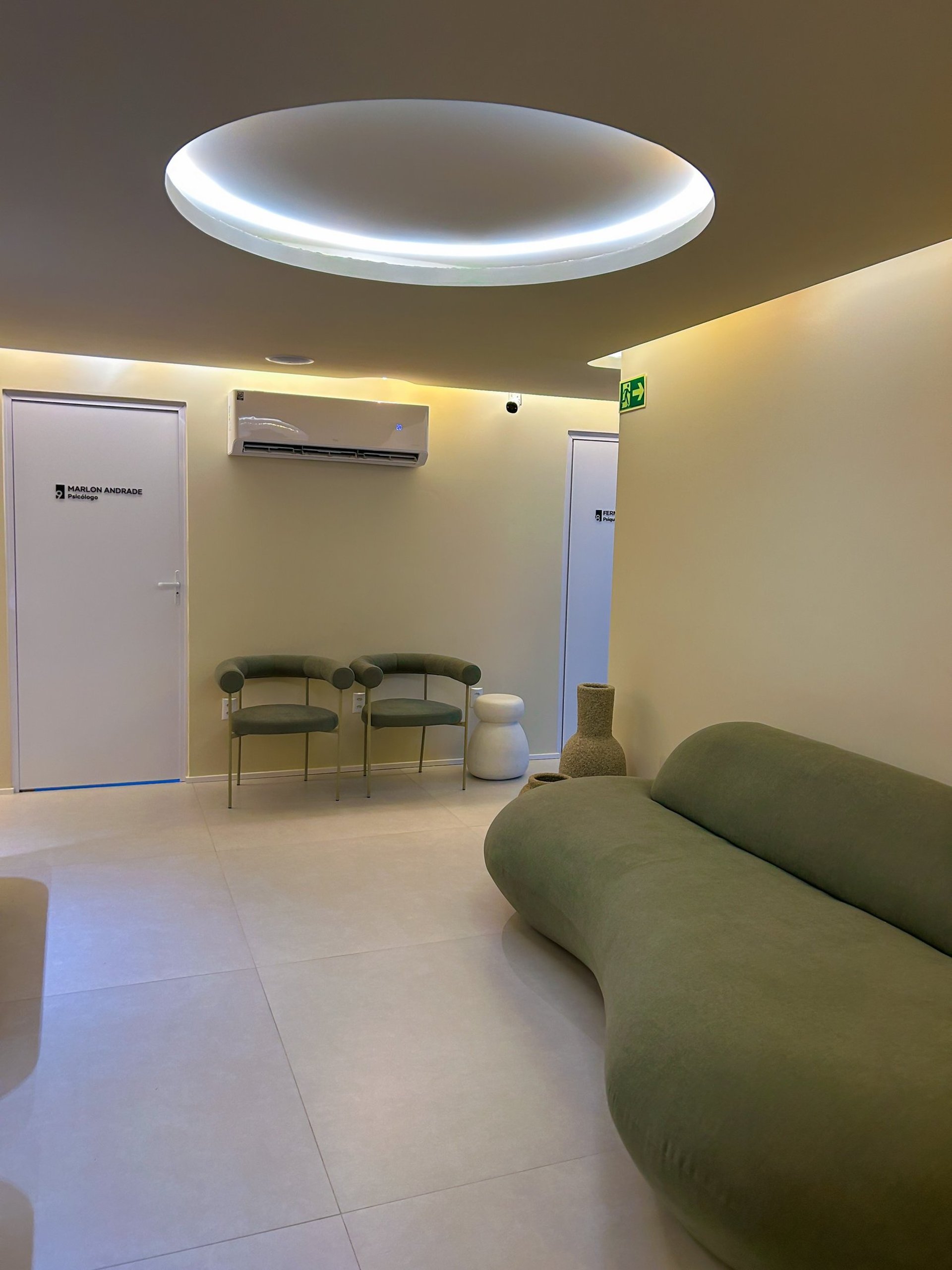 ocean waves crashing on shore during daytime