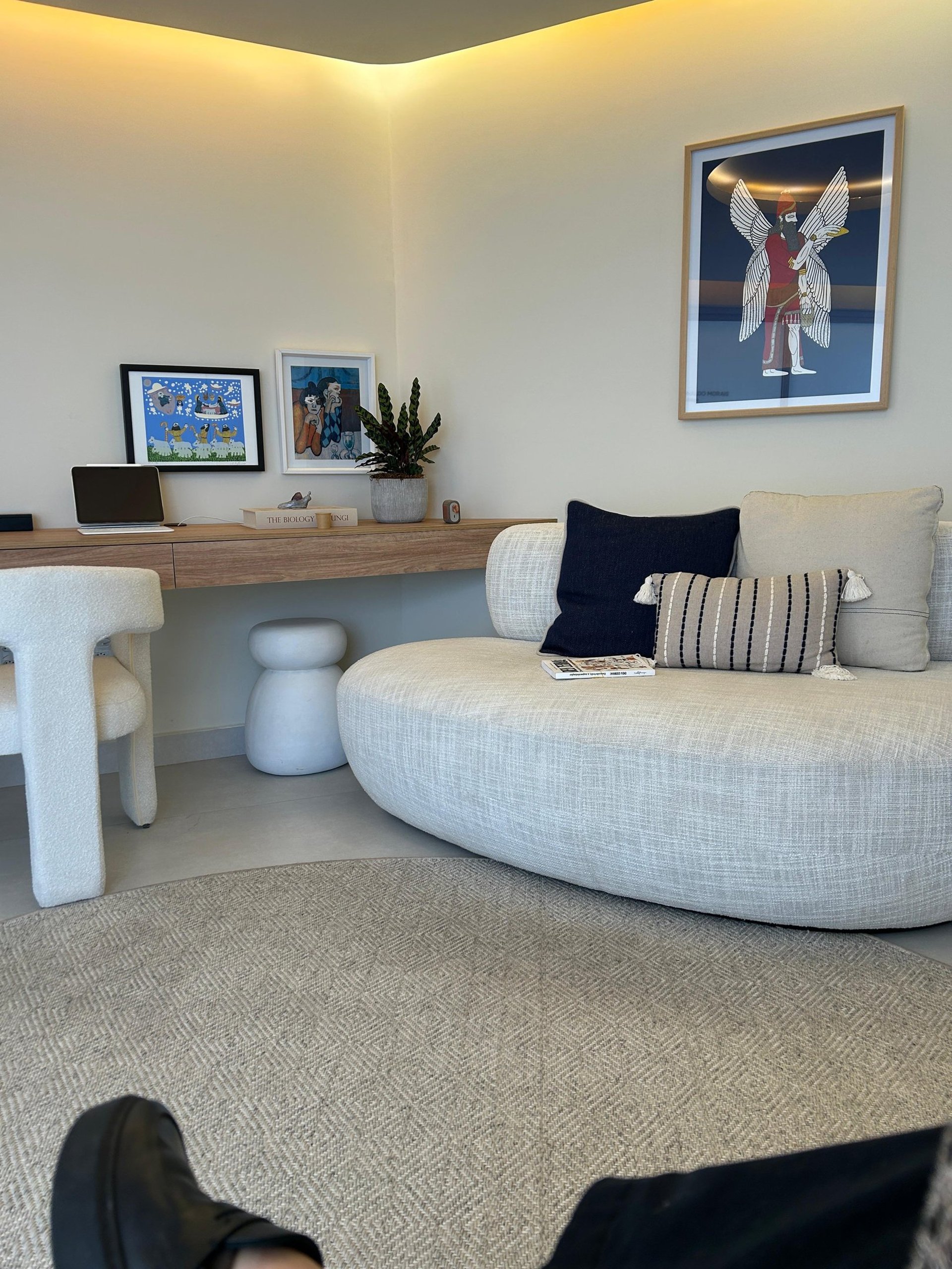 ocean waves crashing on shore during daytime