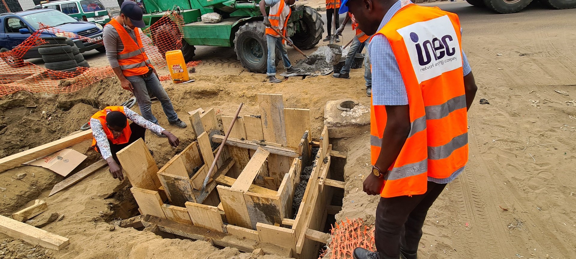 gray concrete building under construction