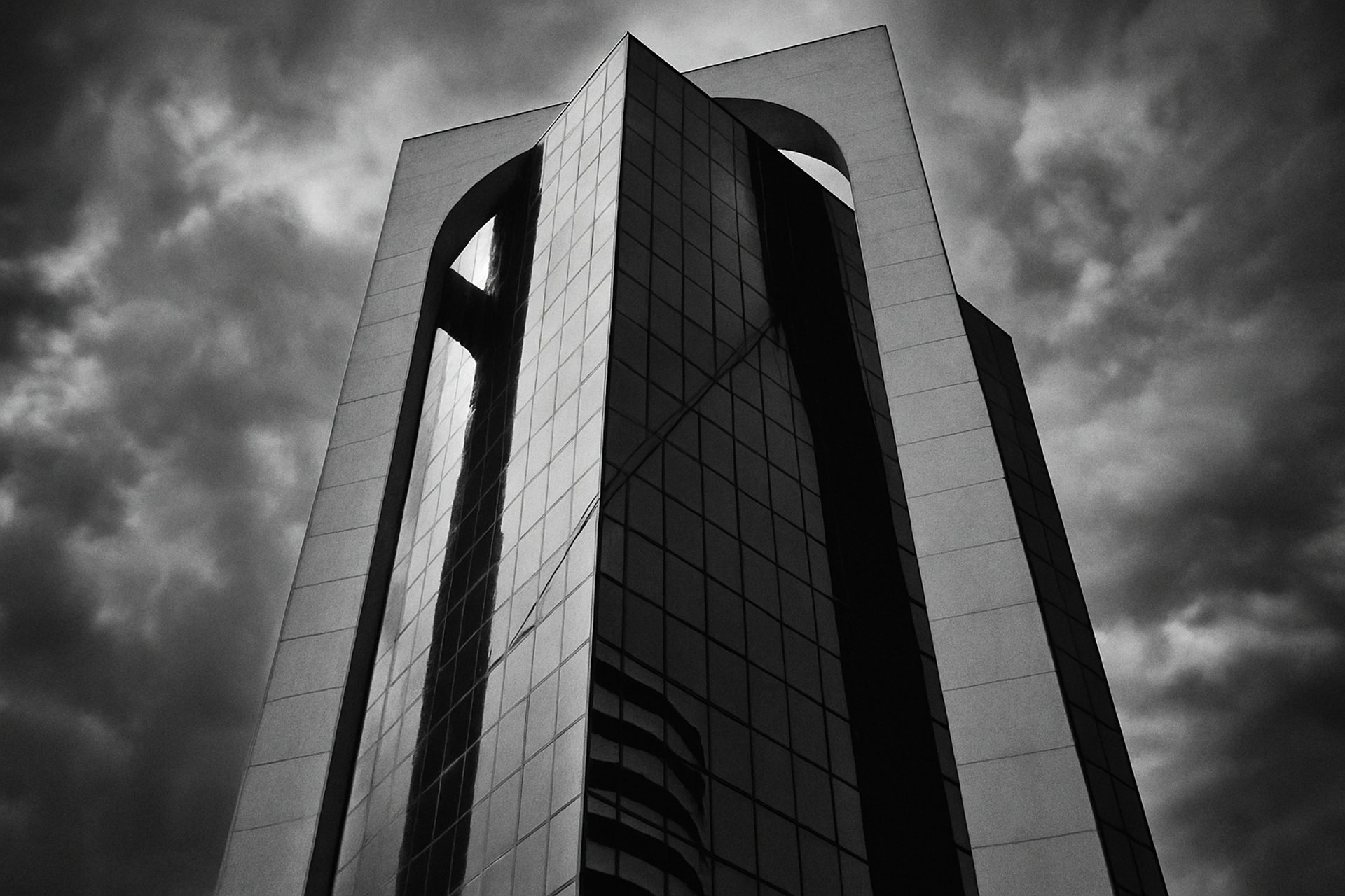 black and white bed linen