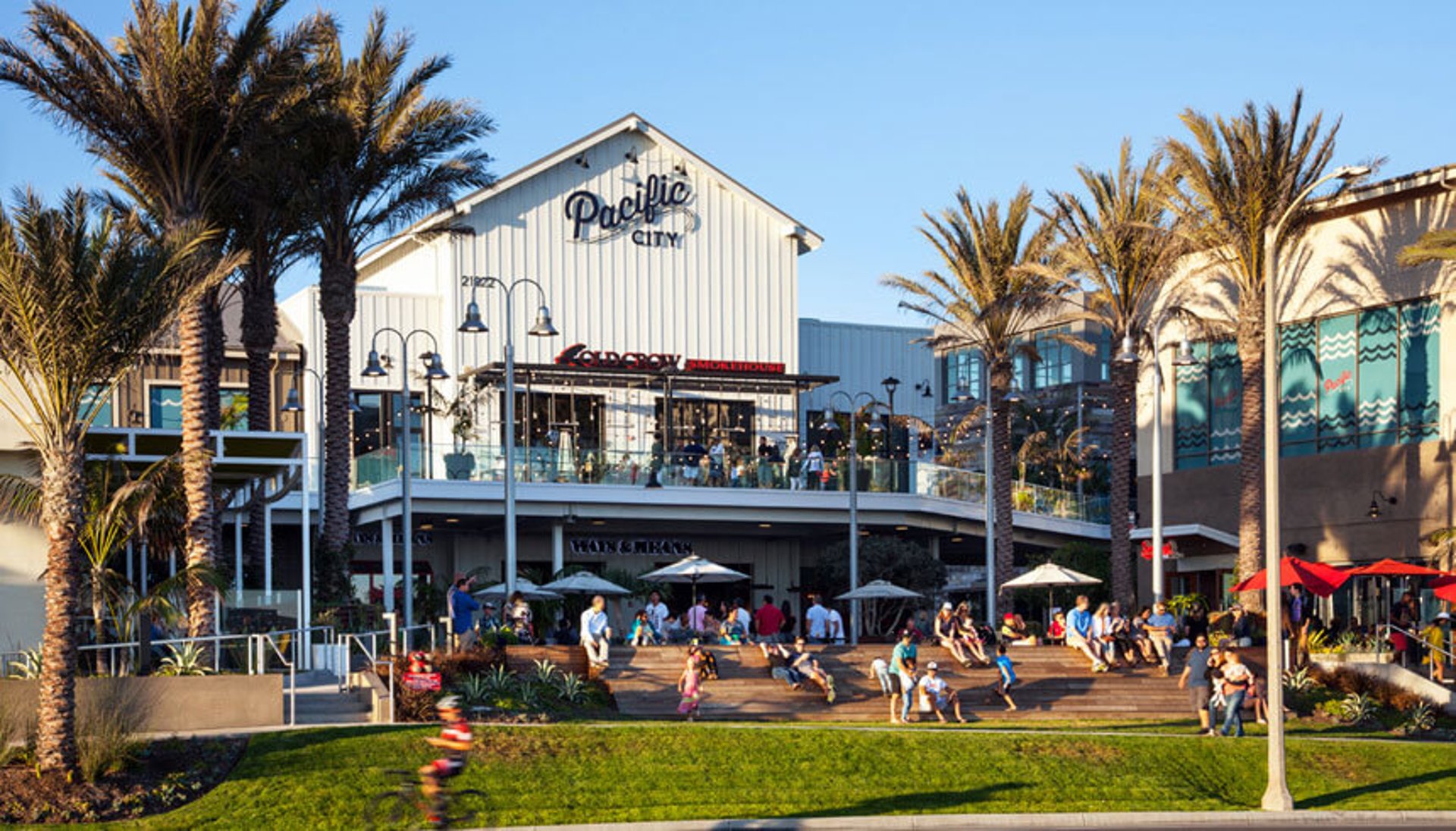 Pacific City in Huntington Beach near 2-bedroom apartments available from a private landlord