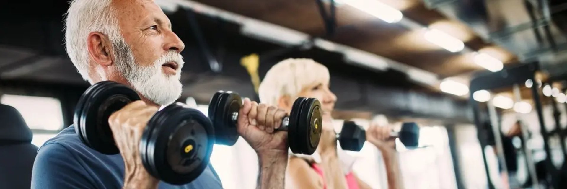 Personal trainer em Braga acompanhando aluno durante treino personalizado