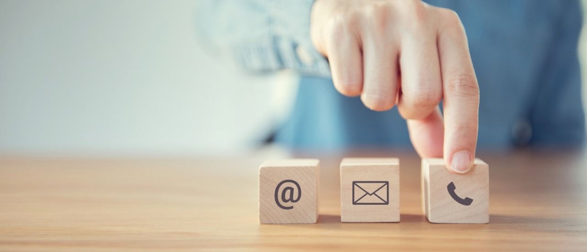 gray computer monitor