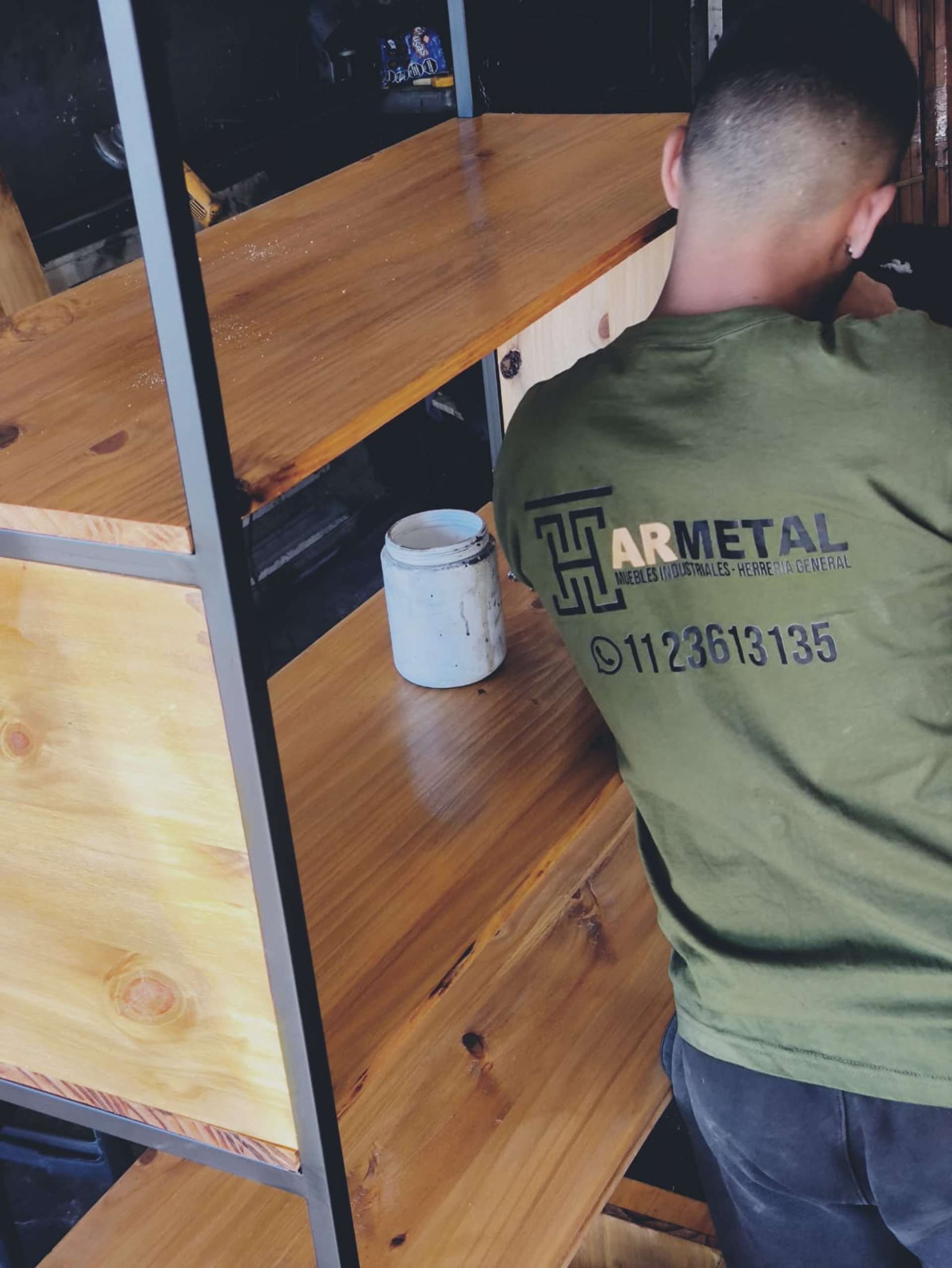 gray computer monitor