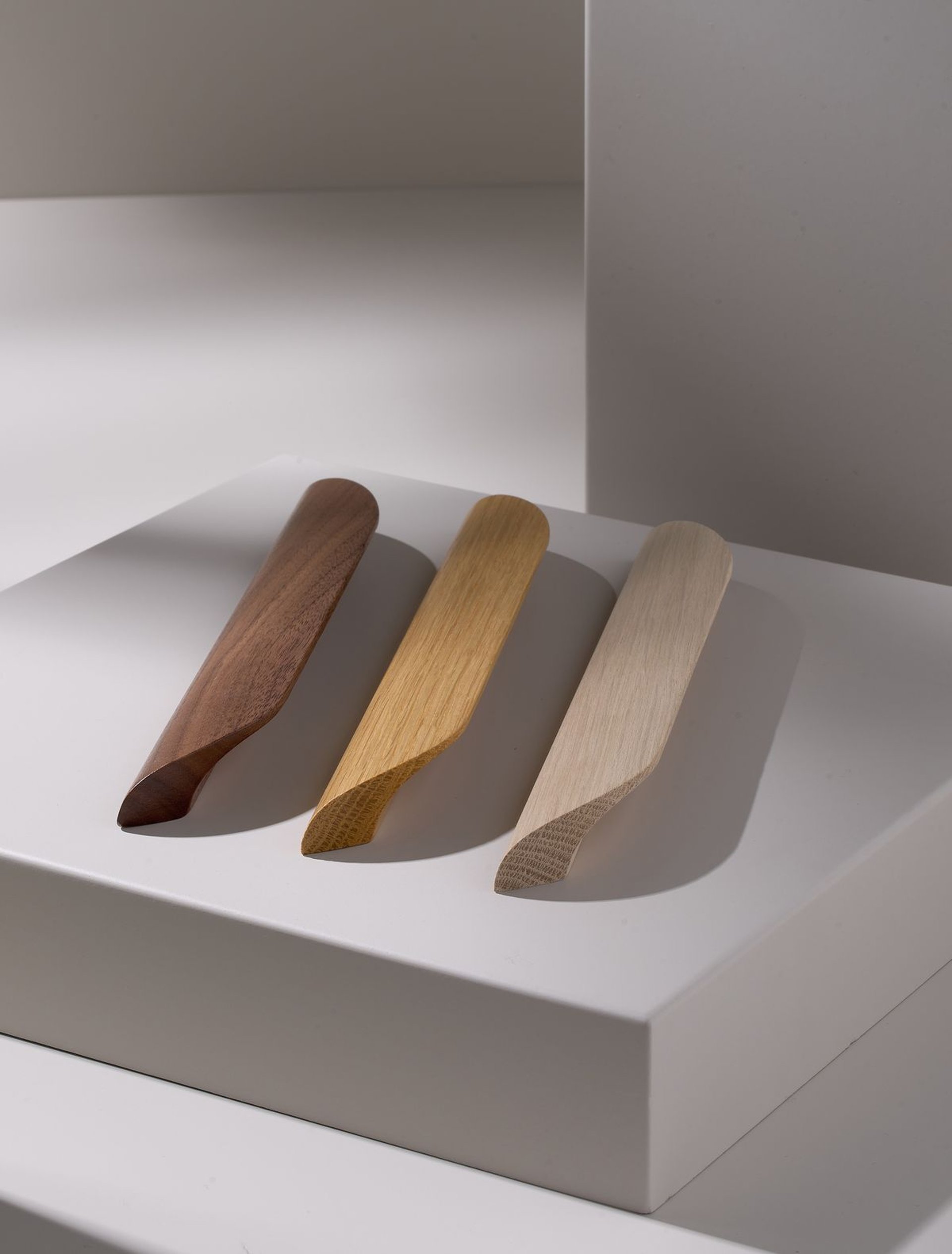 gray computer monitor