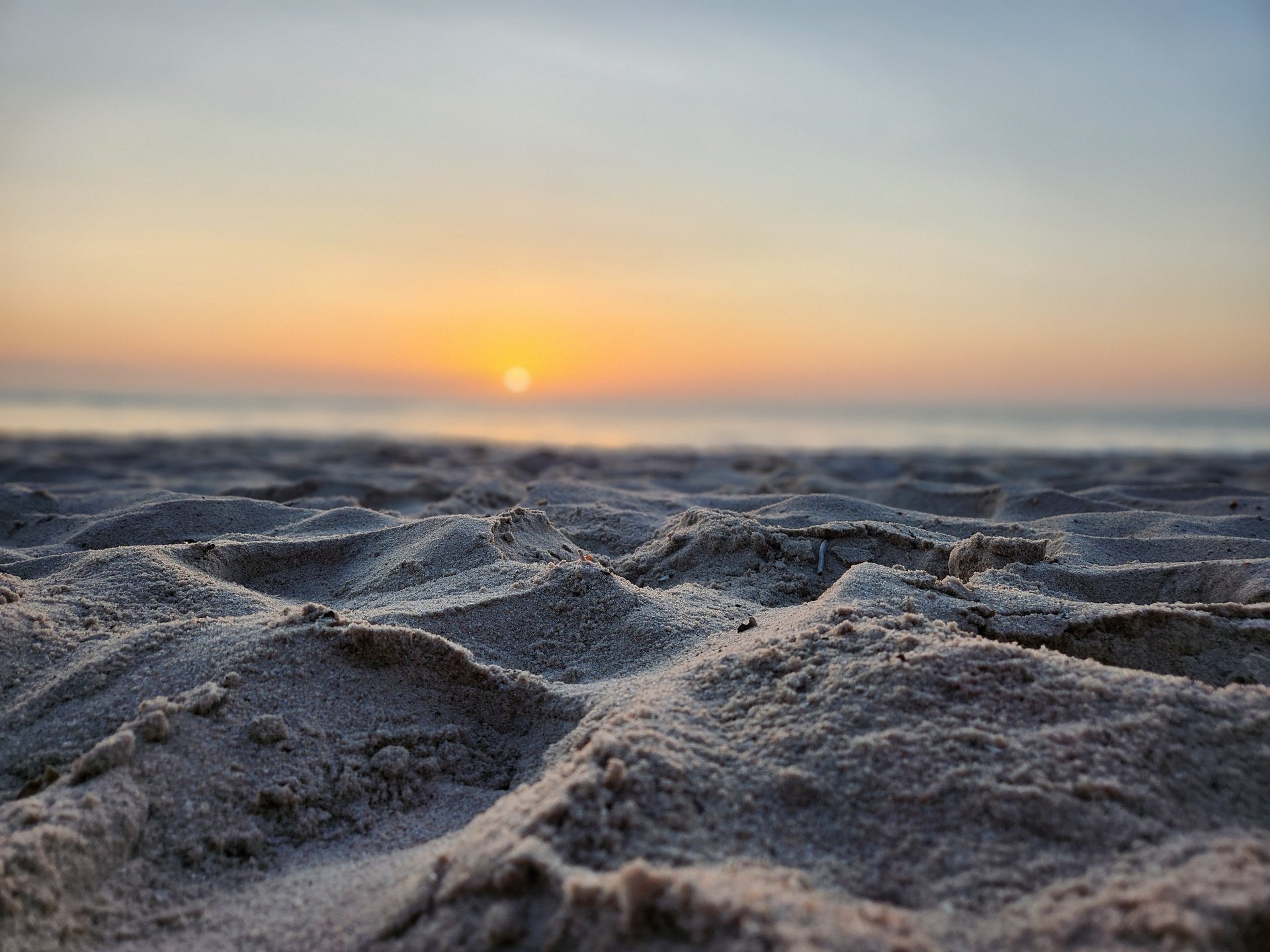 gray computer monitor