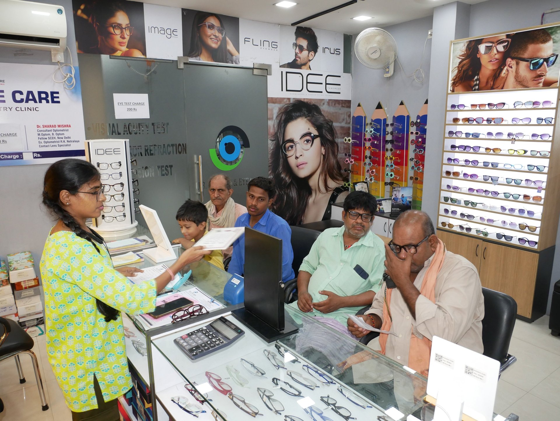 gray computer monitor