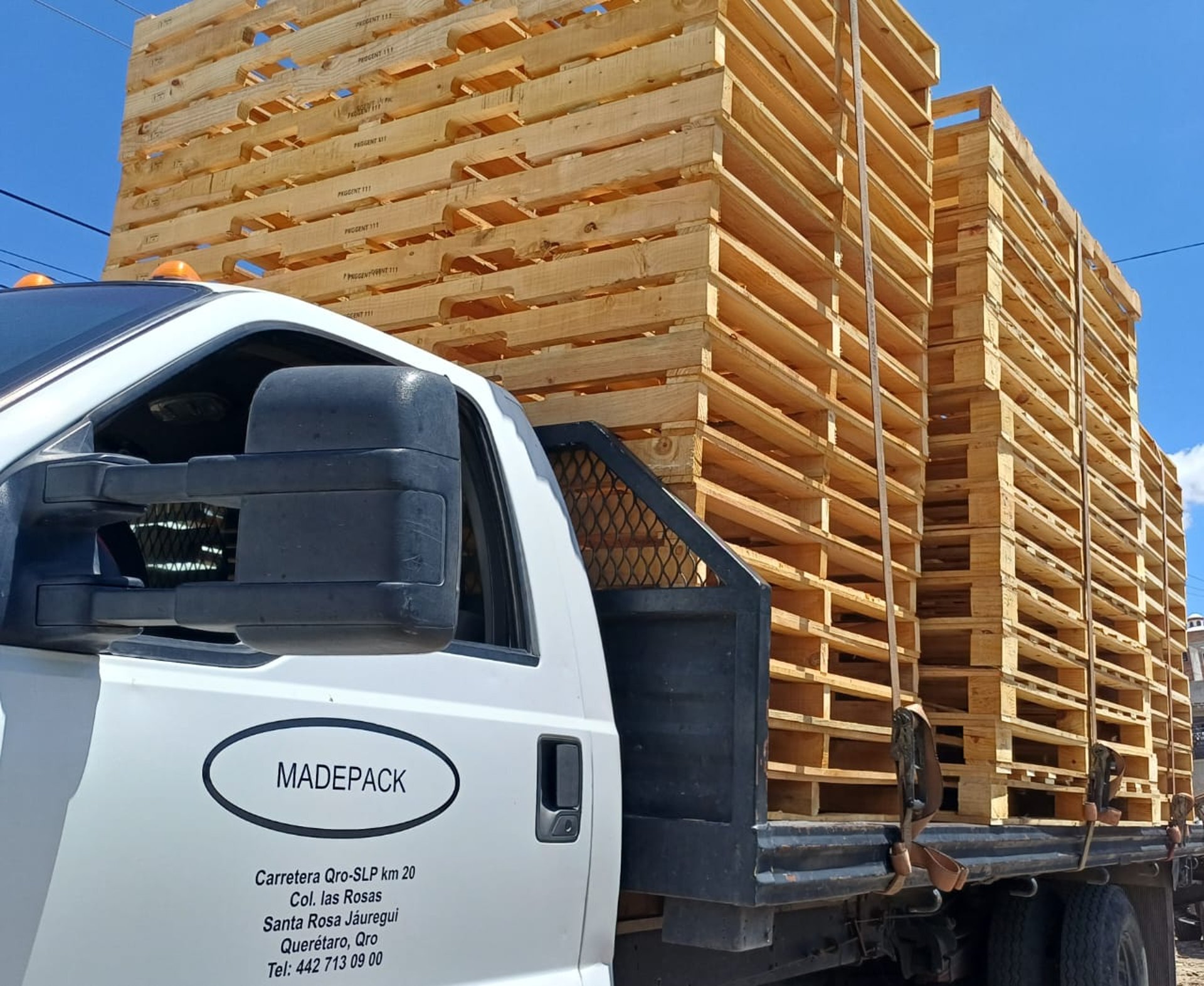 wooden pallet wall