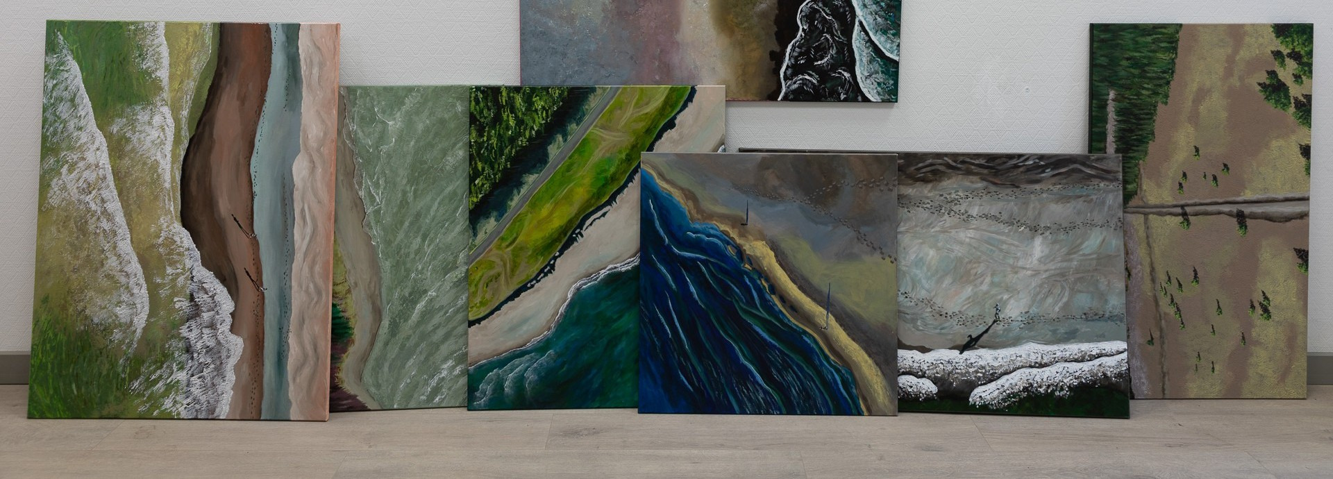 black and white bed linen