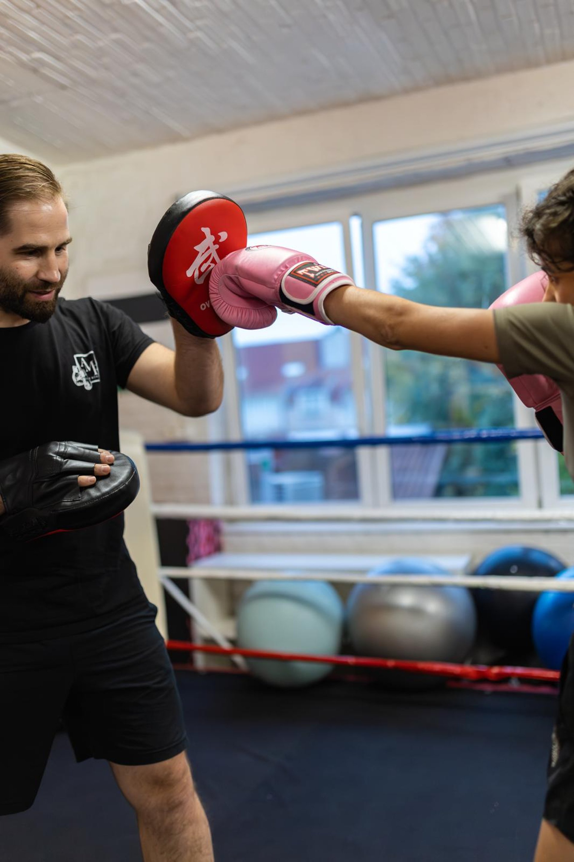 gray computer monitor