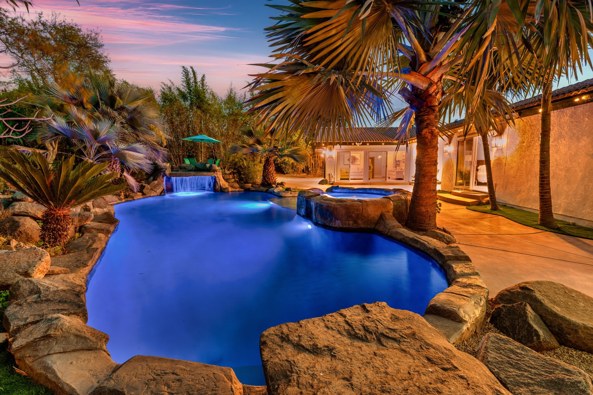 black and white bed linen