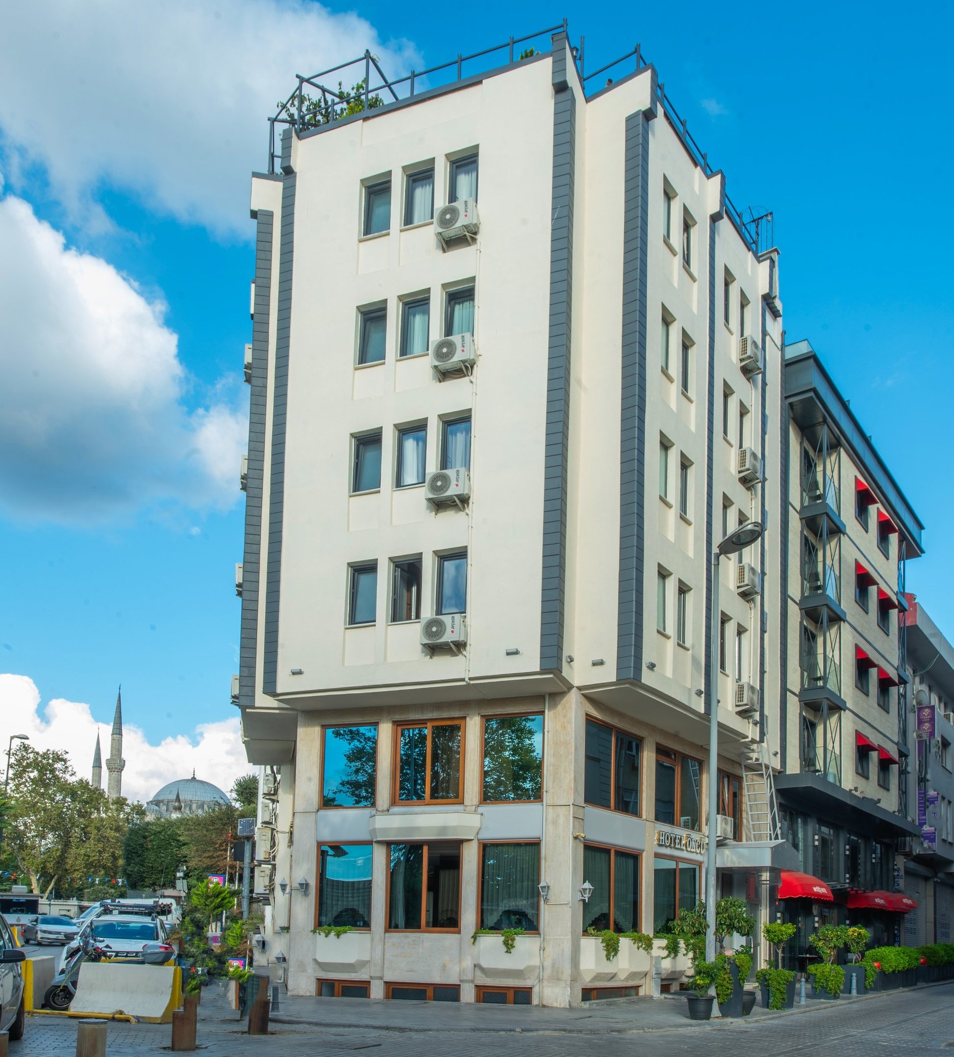 black and white bed linen