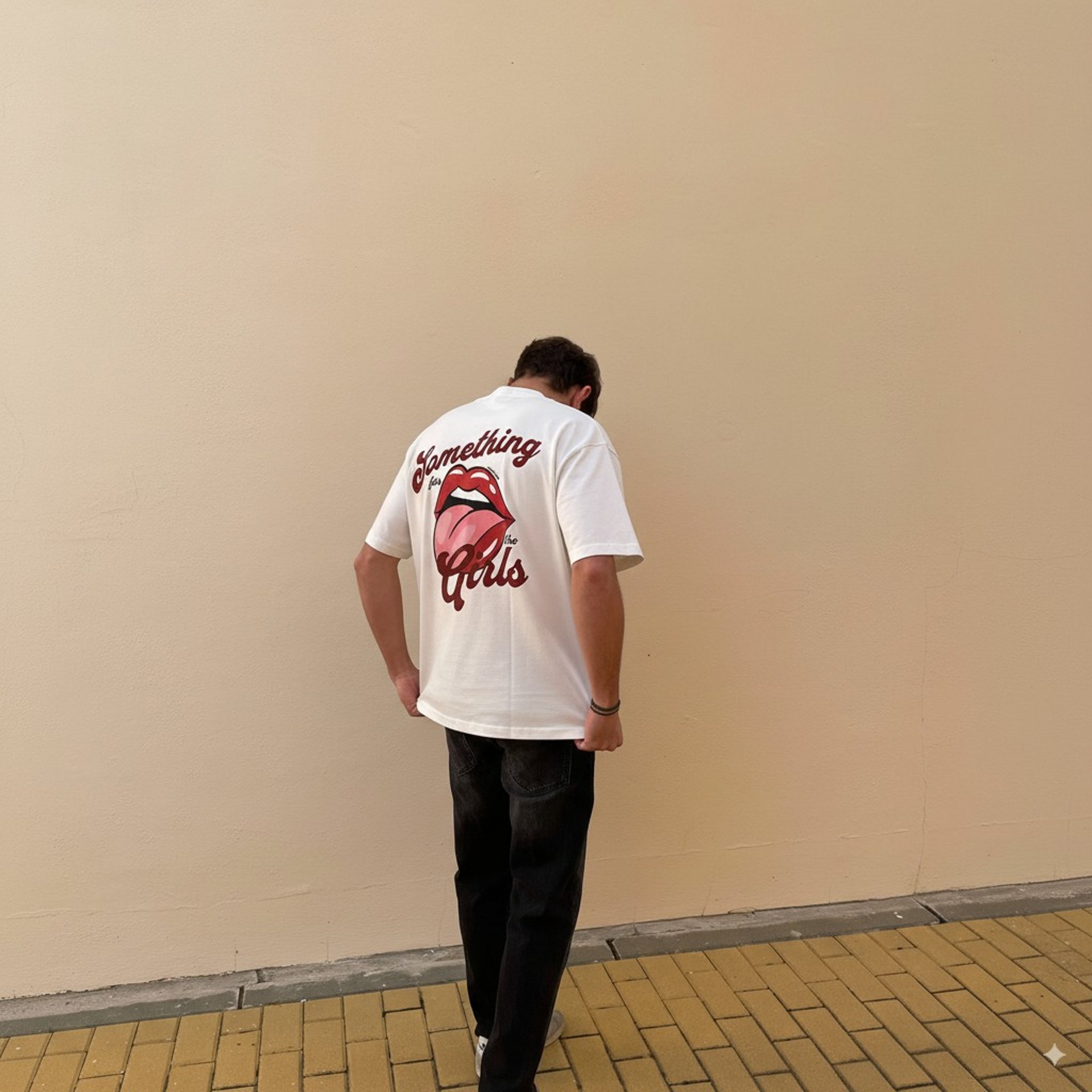 ocean waves crashing on shore during daytime