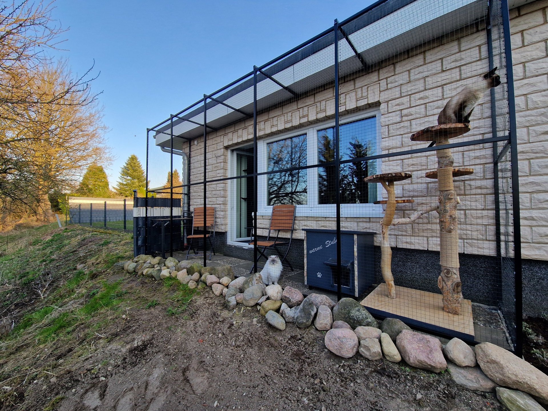 black and white bed linen