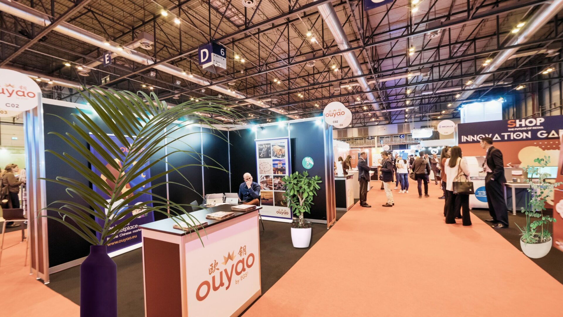 gray computer monitor