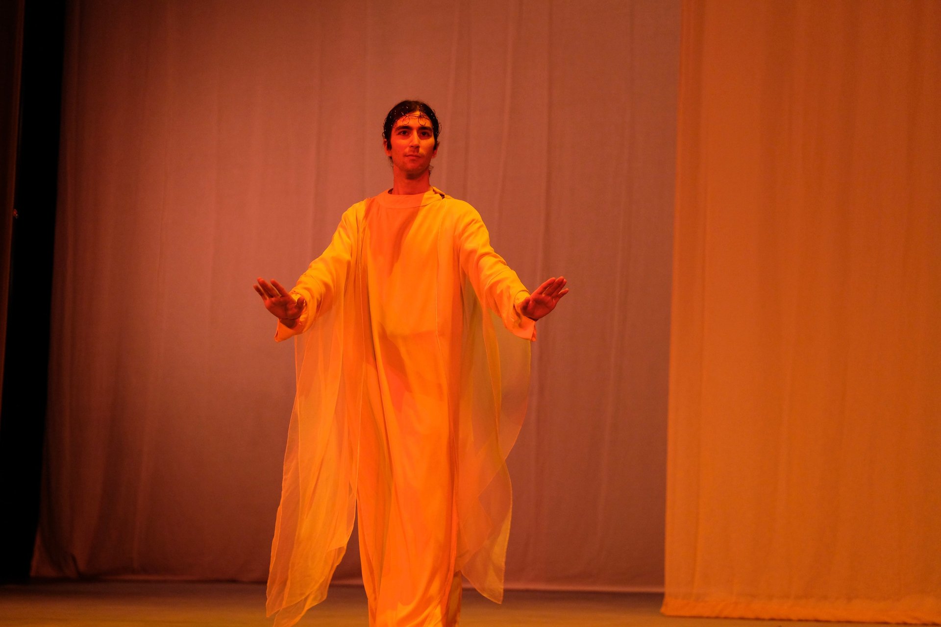 a narrow alley between two buildings