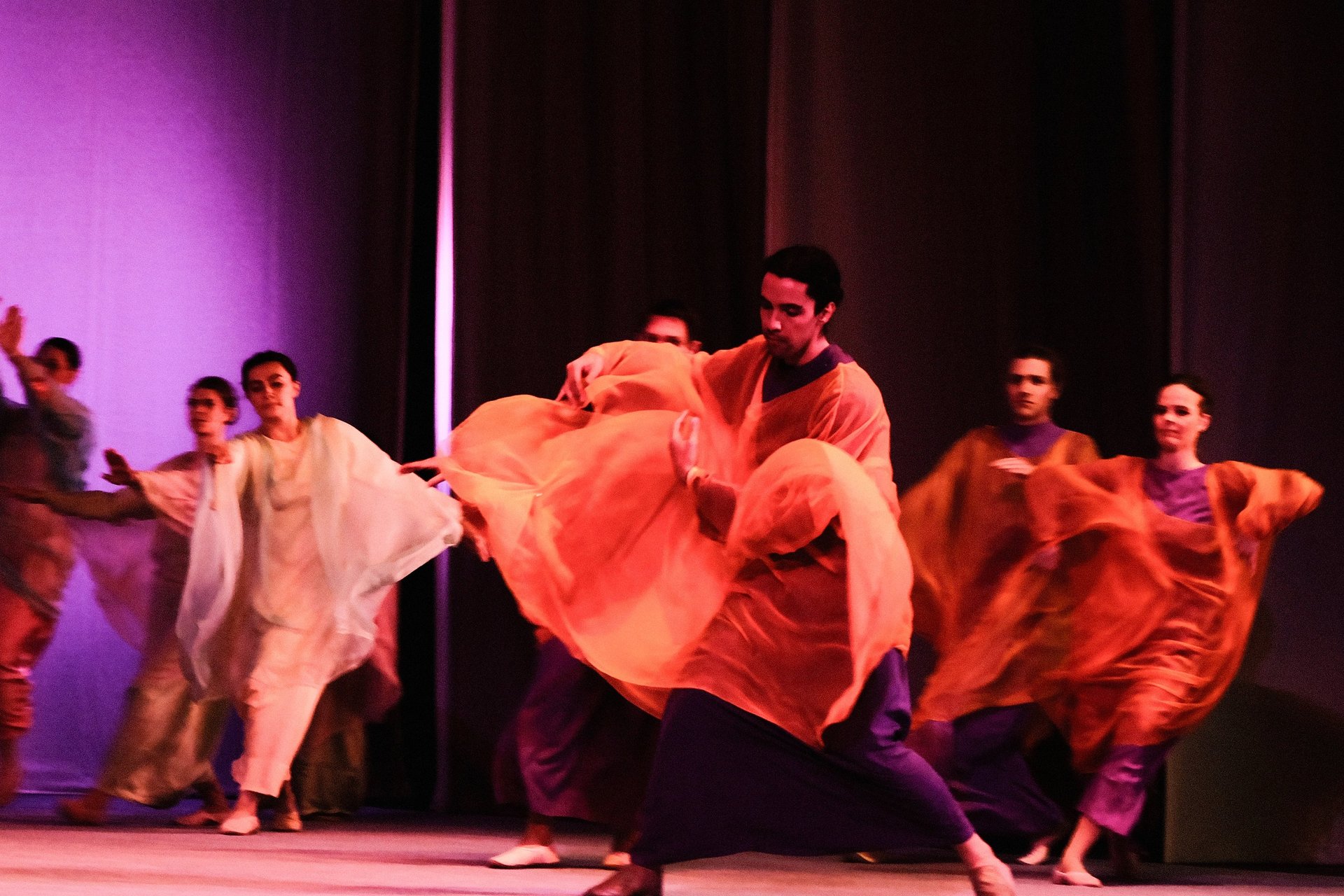 a narrow alley between two buildings