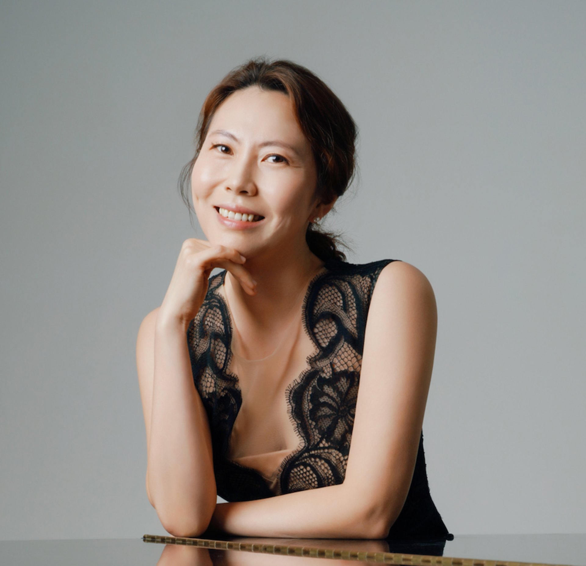 black and white bed linen