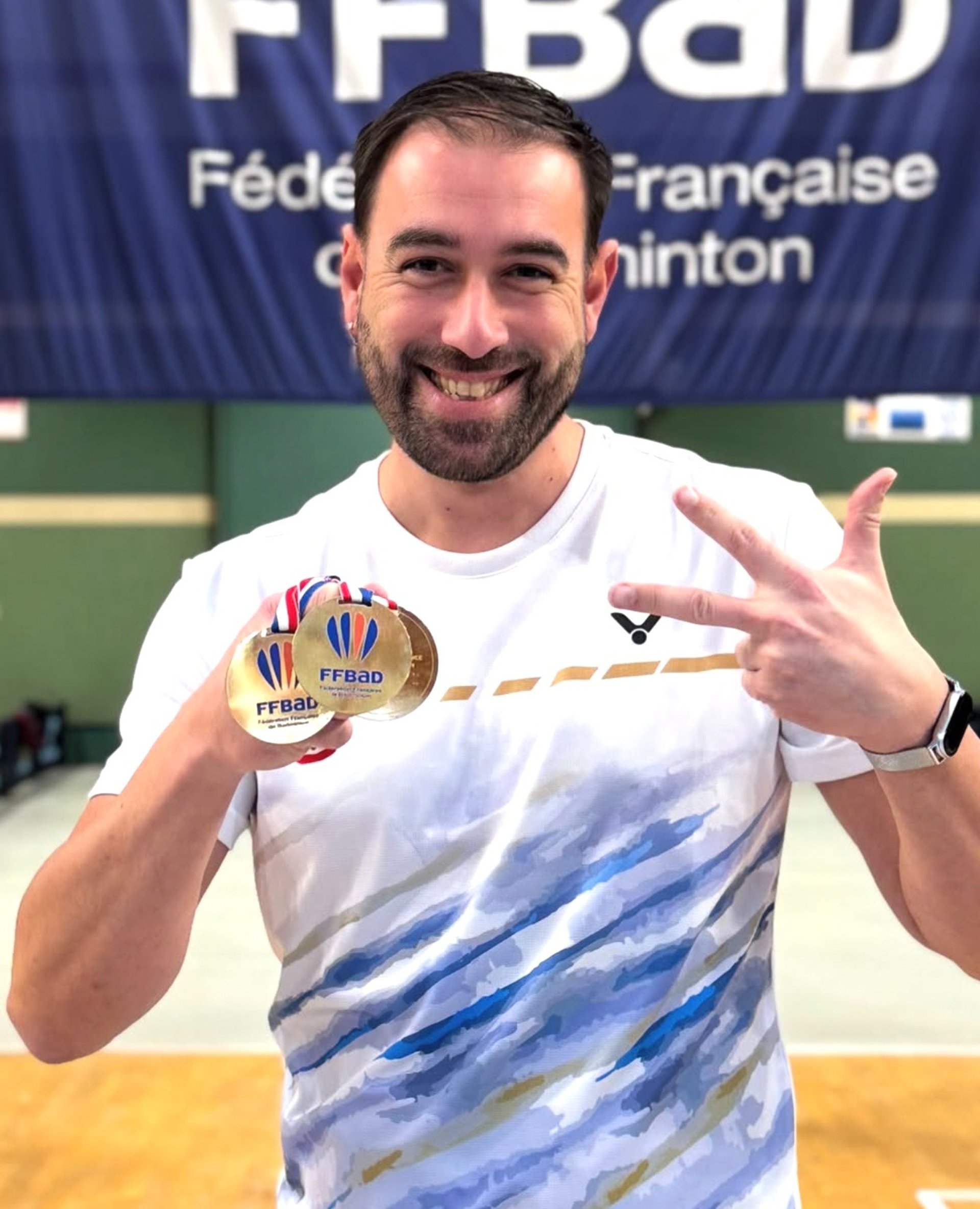 gray computer monitor