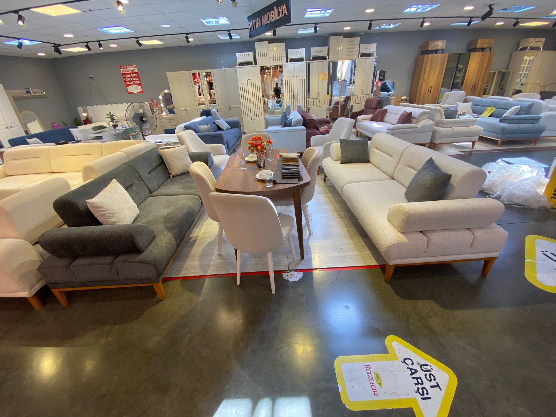 black and white bed linen