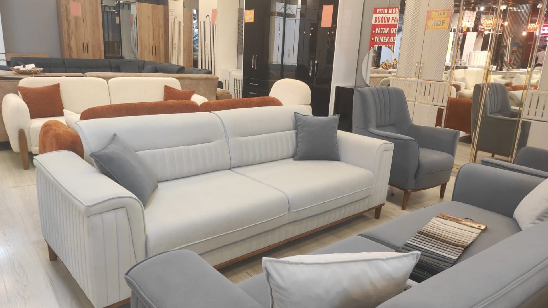 black and white bed linen