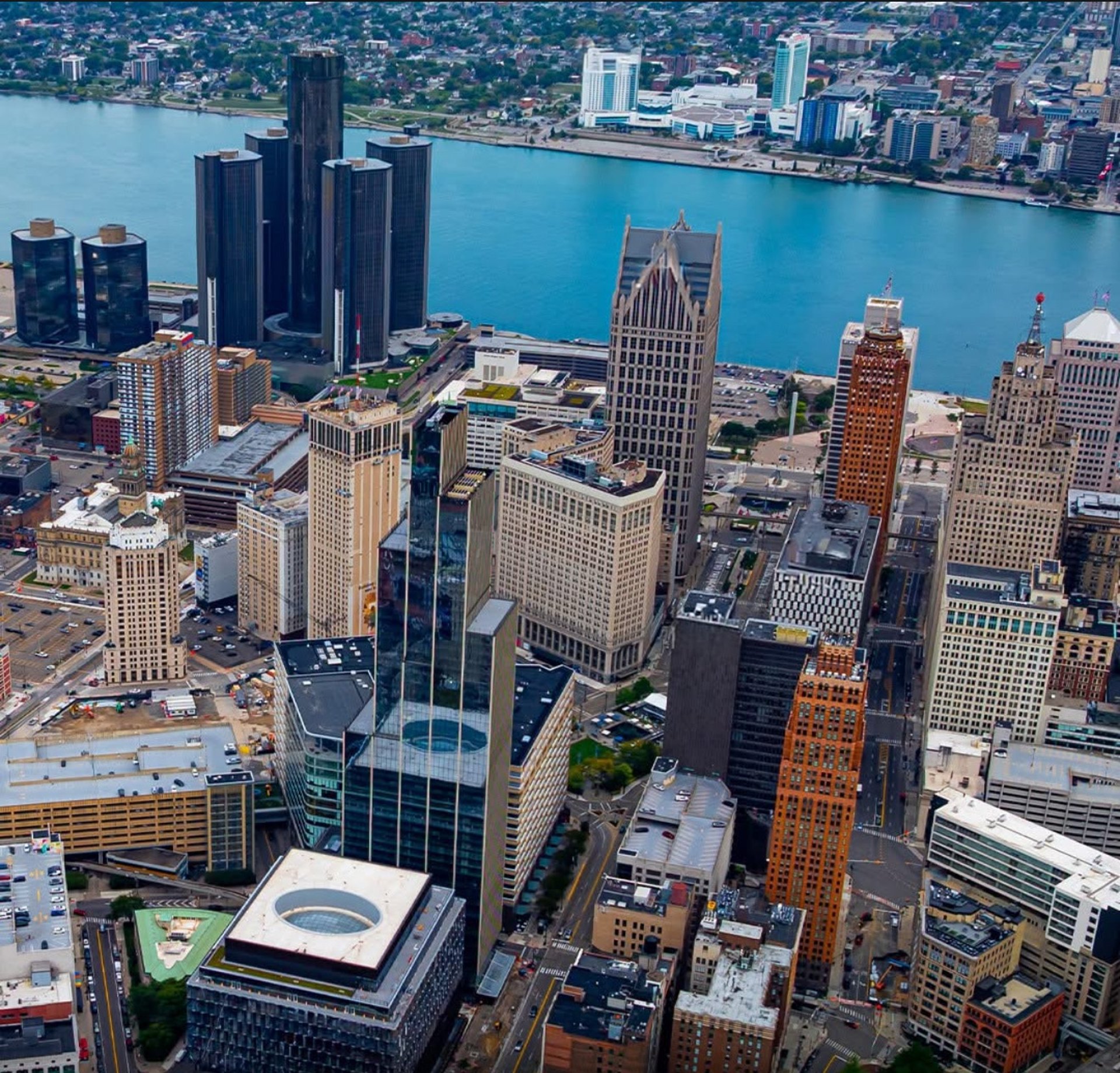 gray computer monitor