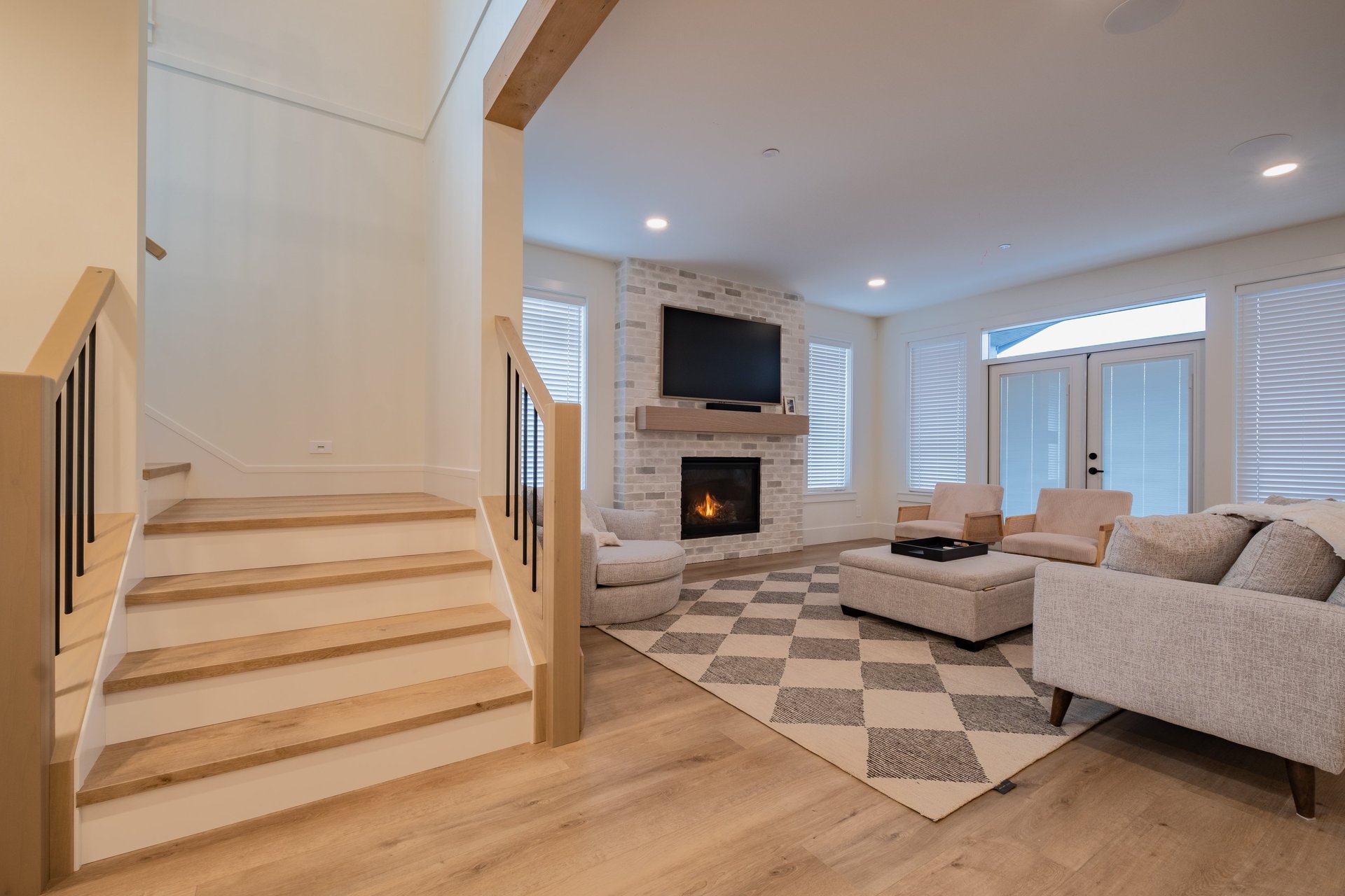 gray computer monitor