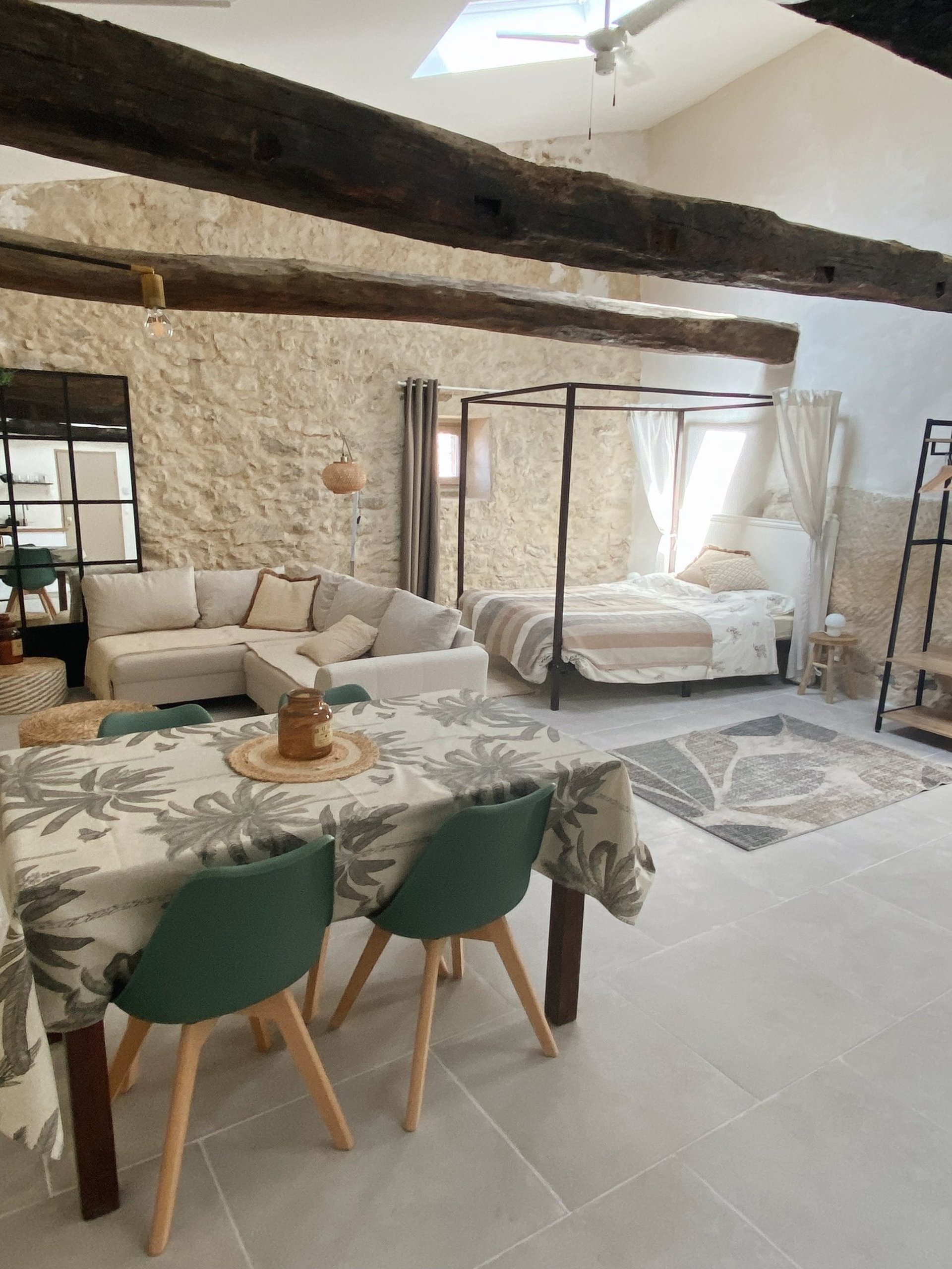 black and white bed linen
