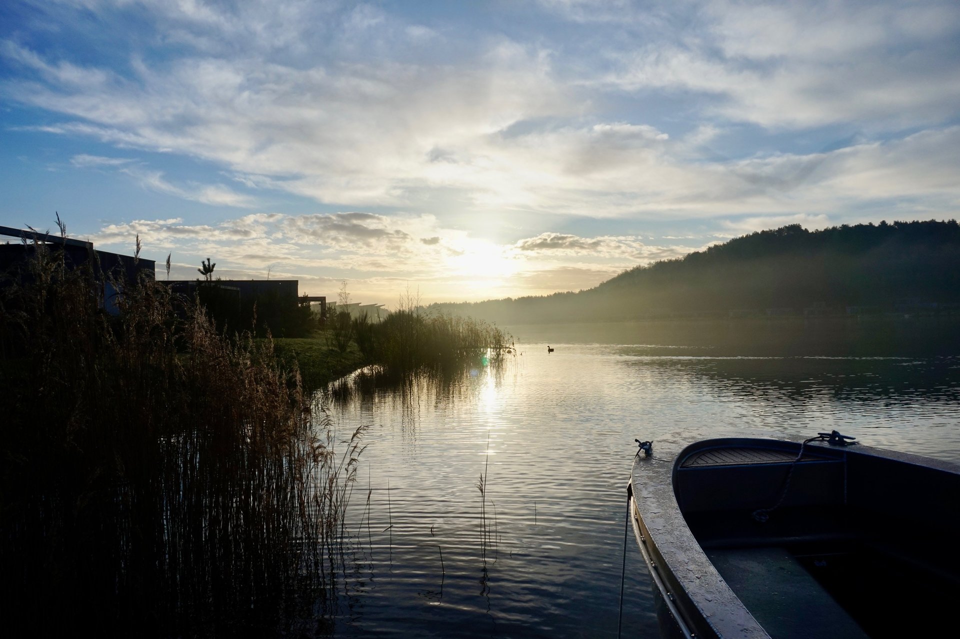 gray computer monitor