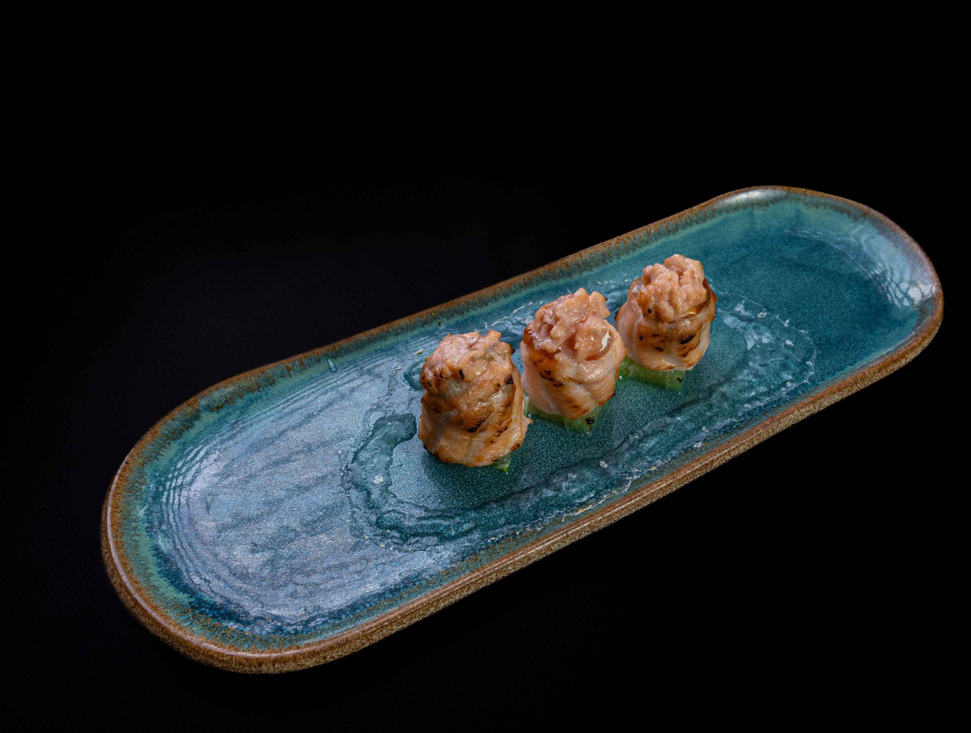 black and white bed linen