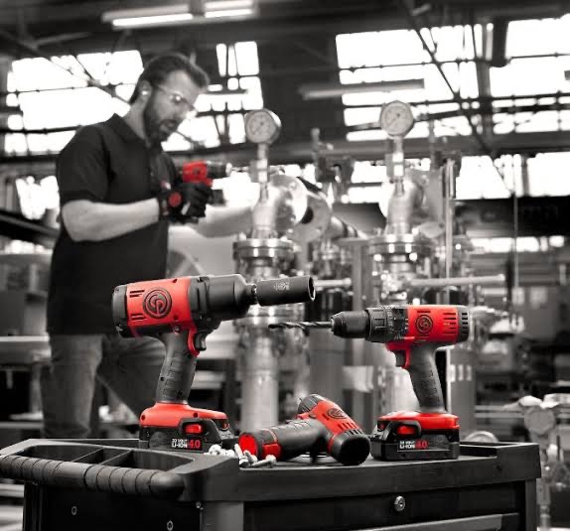 gray computer monitor