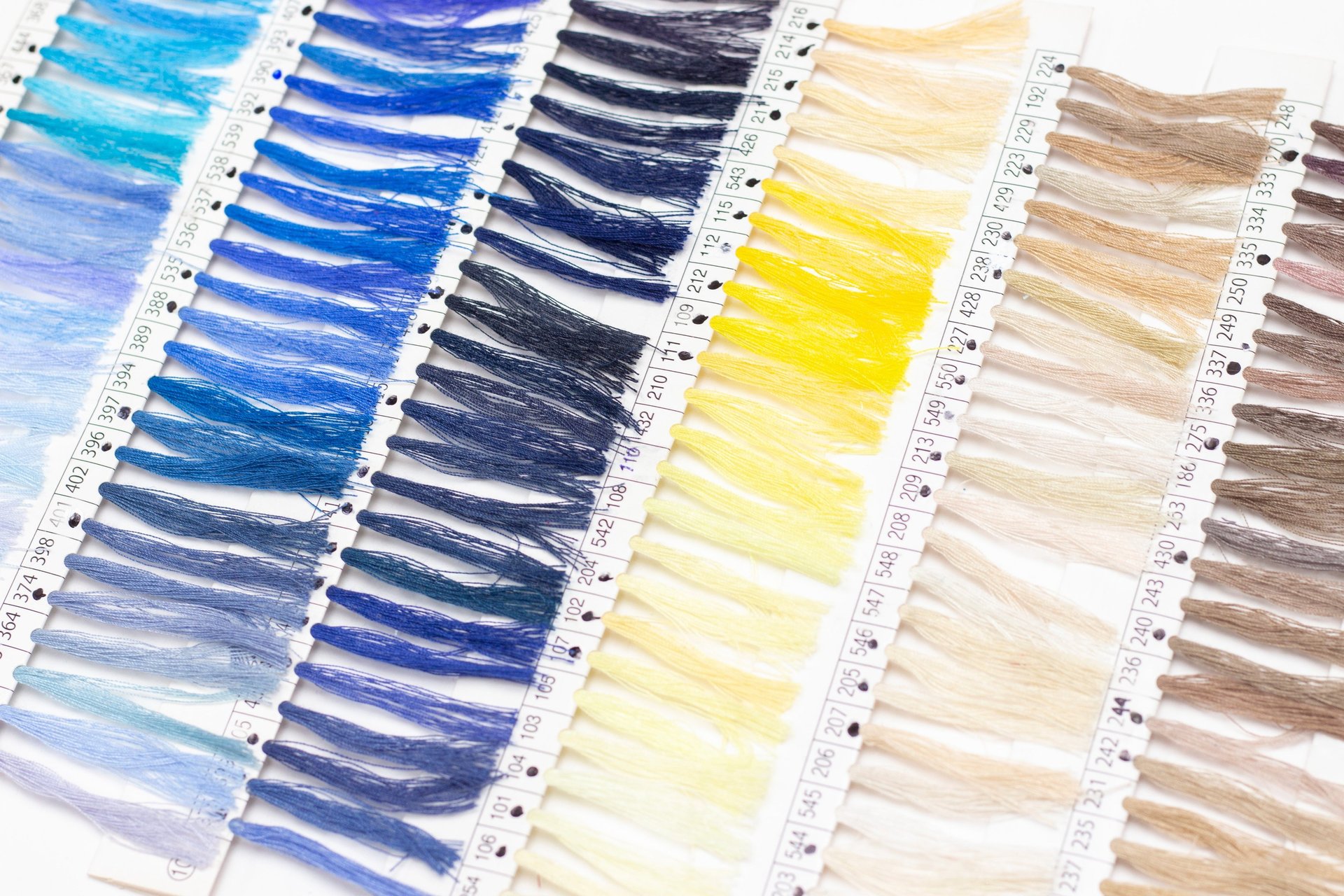 a bunch of different colors of hair on a table