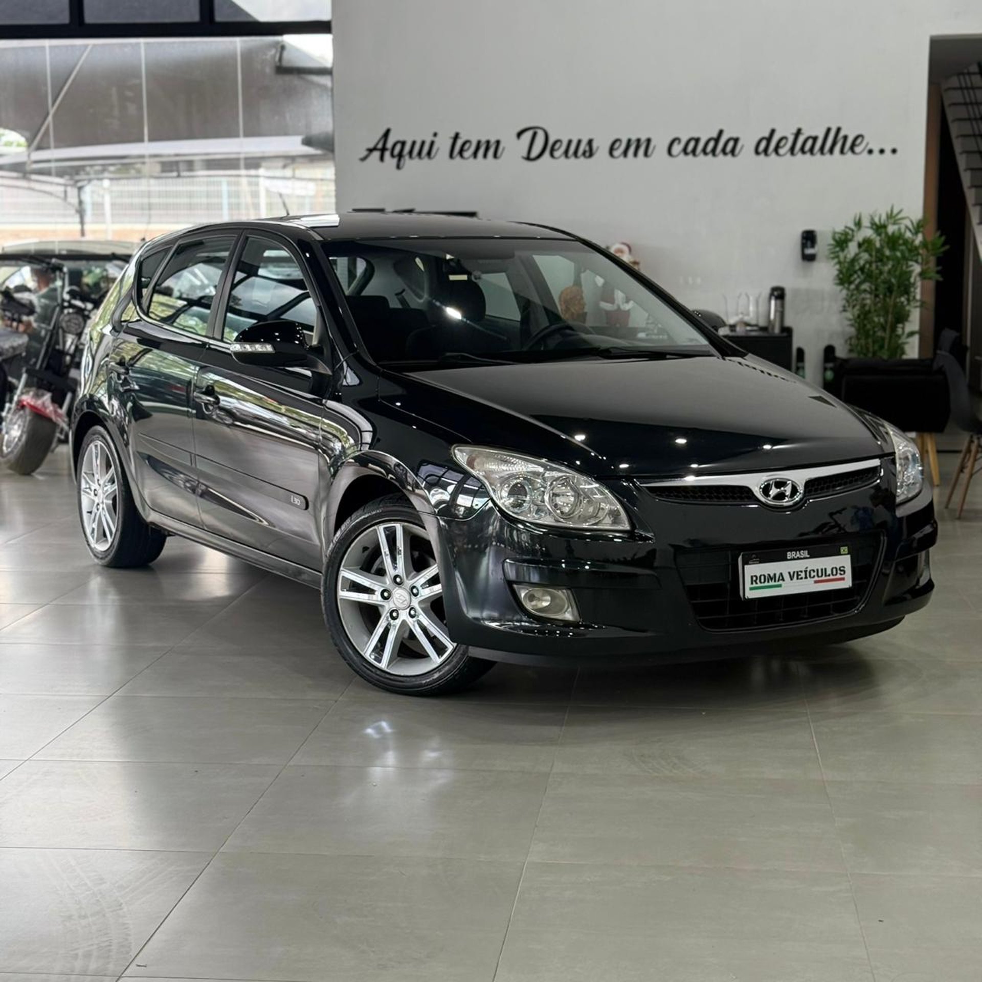 gray computer monitor