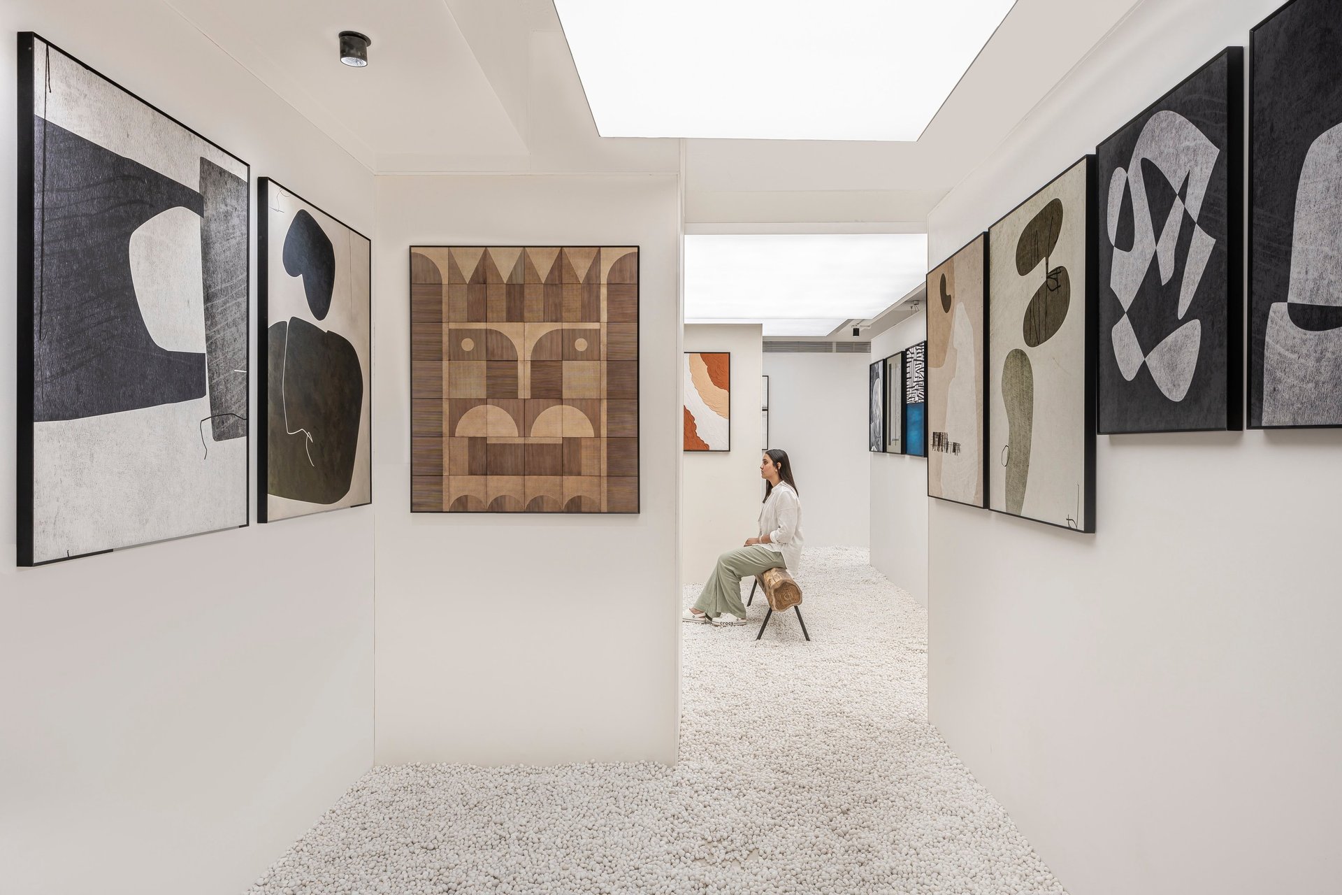 black and white bed linen