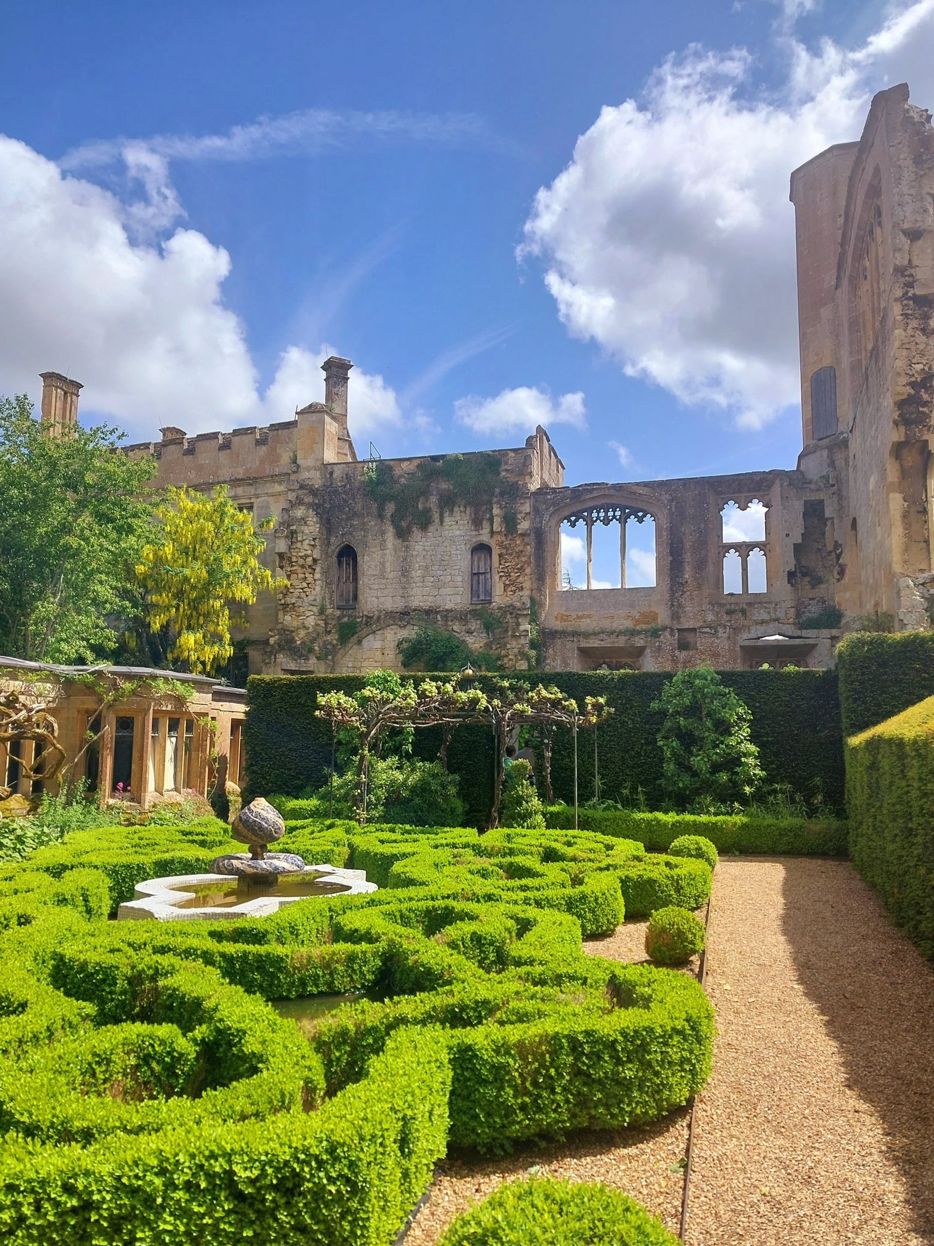 black and white bed linen