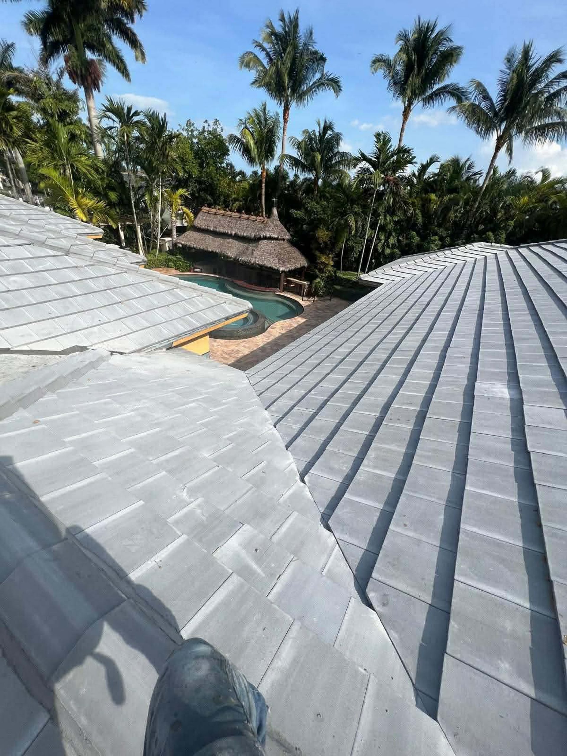 a black and white photo of a roof