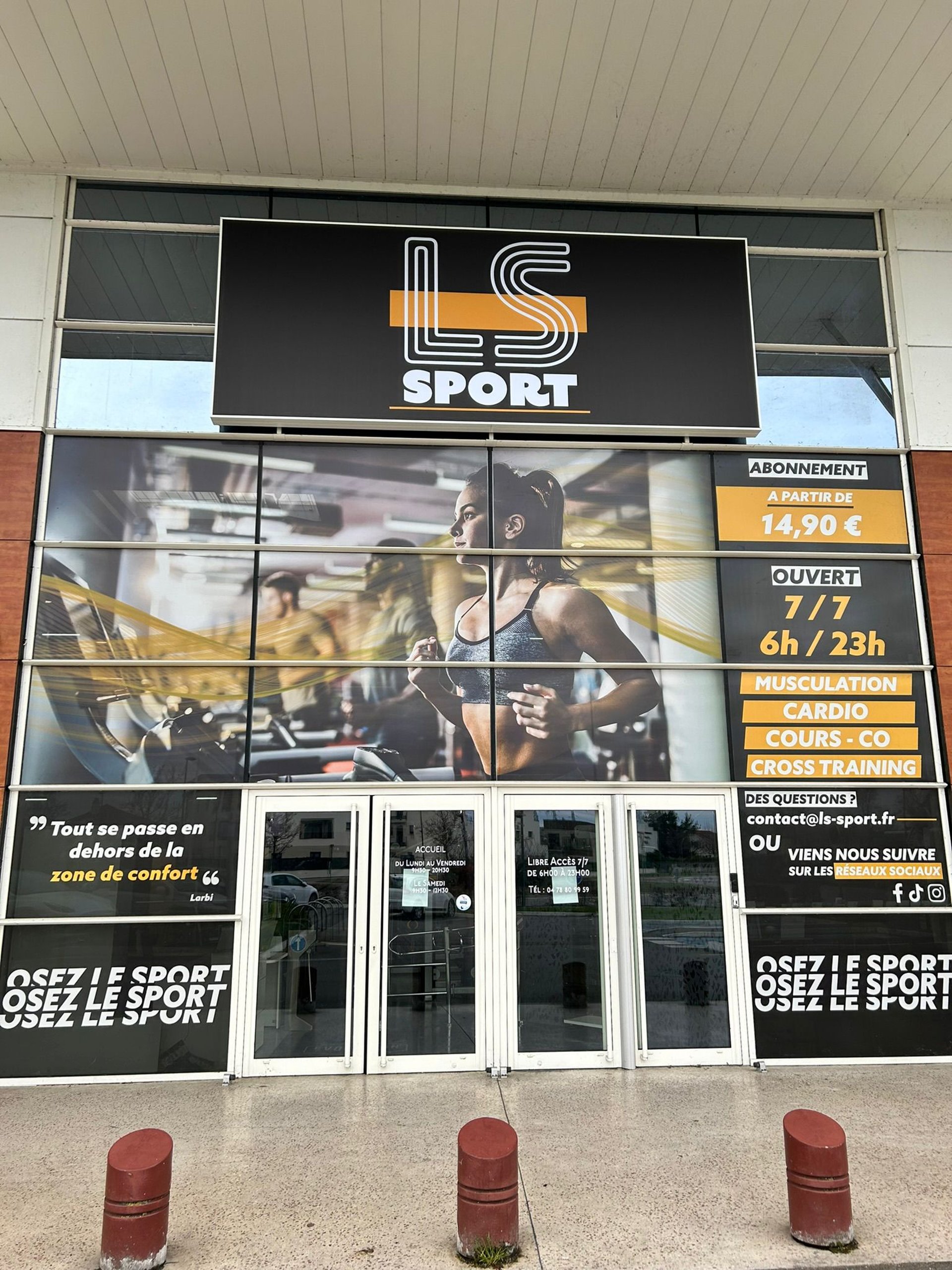 black and brown leather padded tub sofa