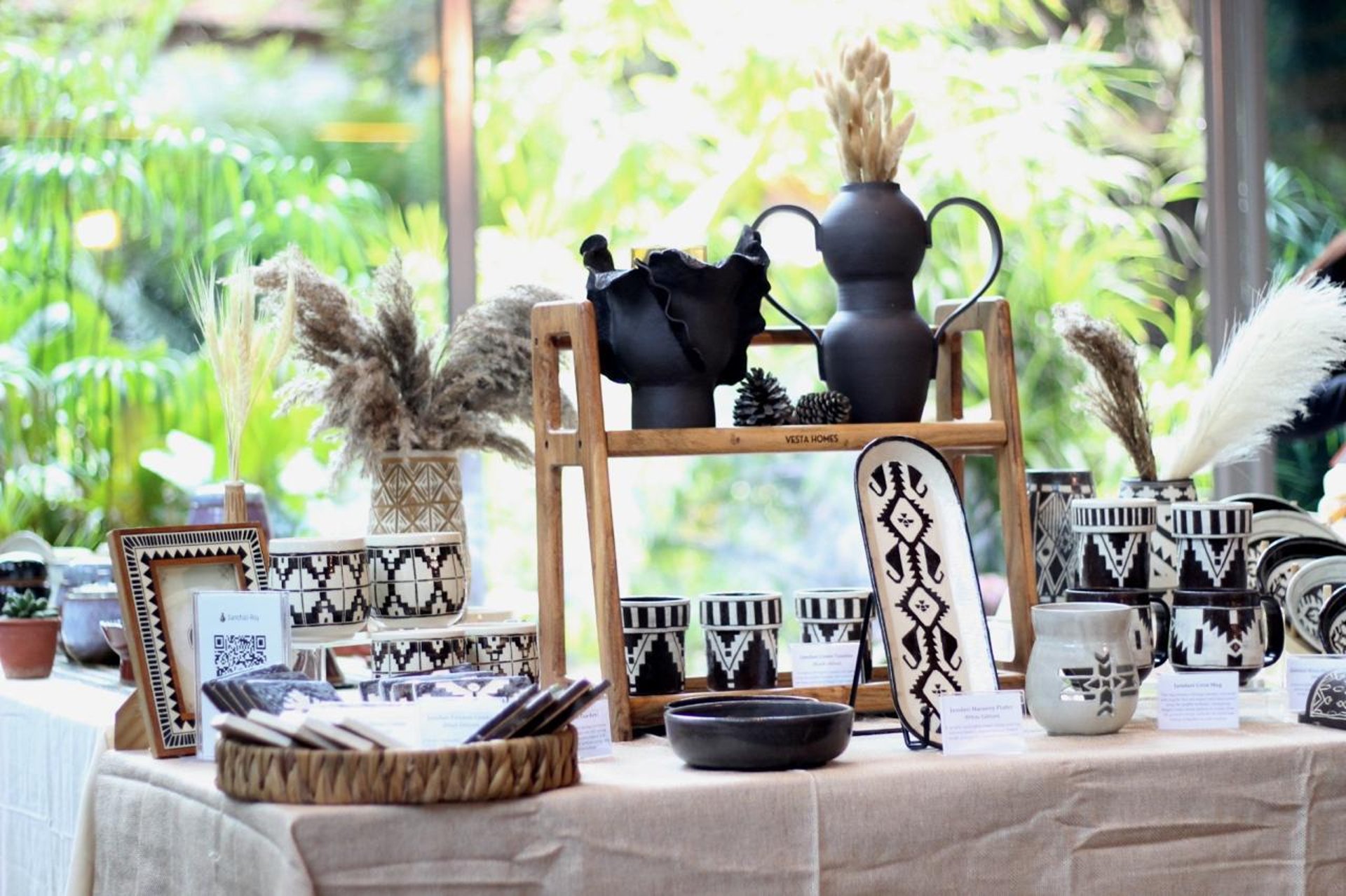 black and white bed linen