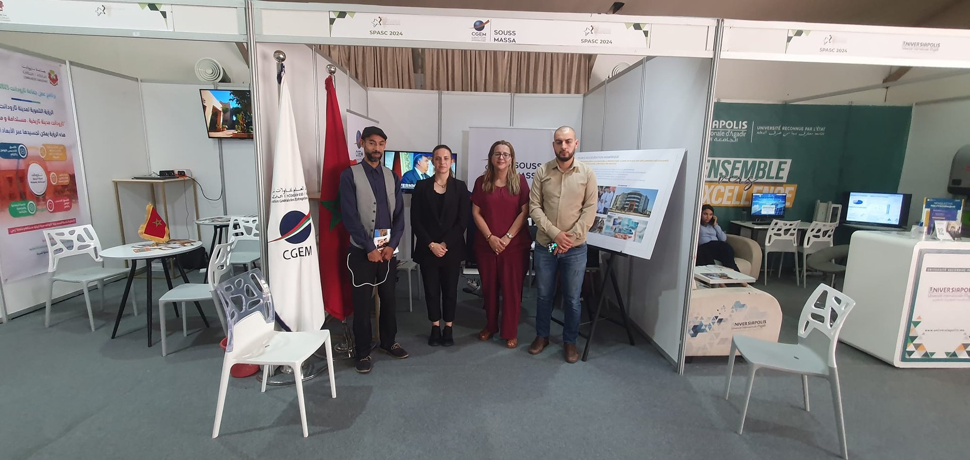 gray computer monitor