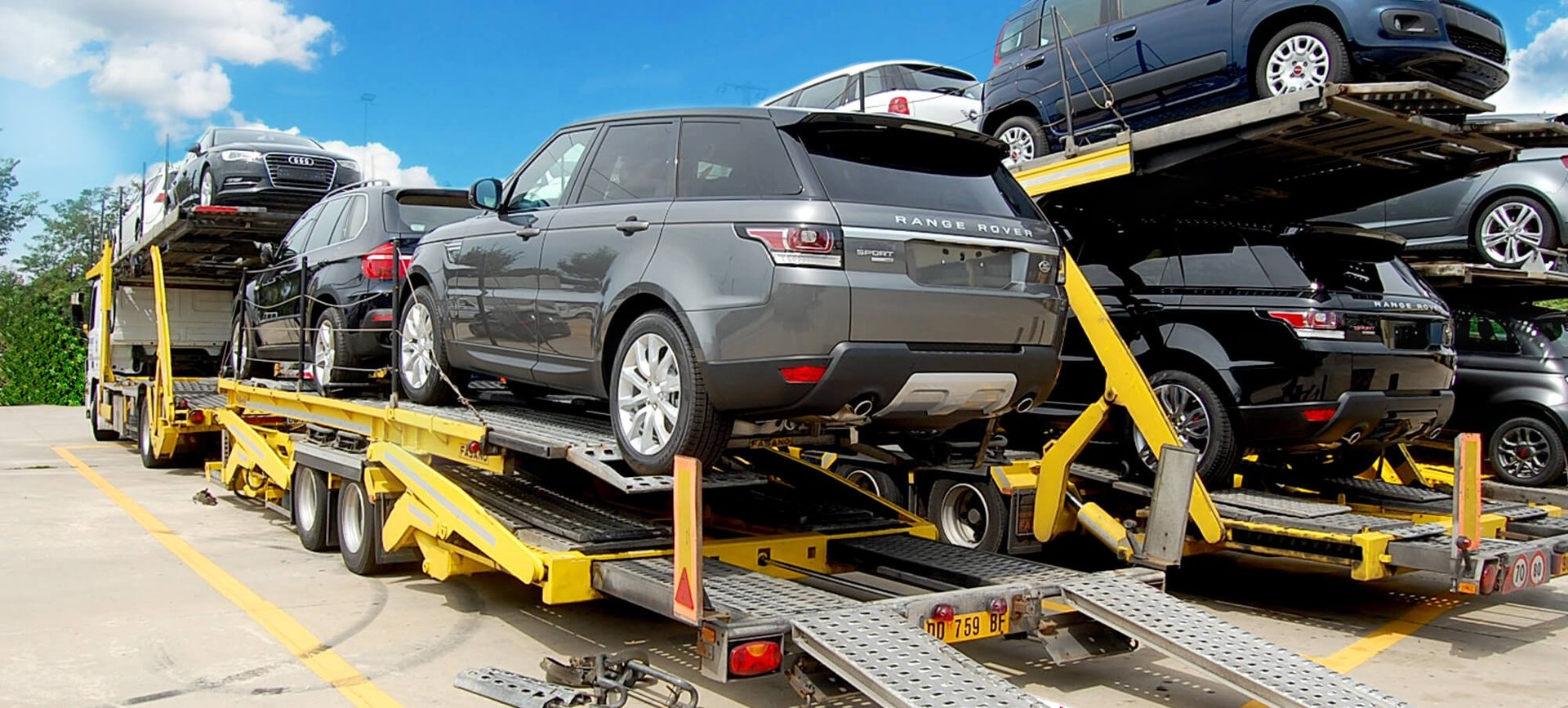 gray computer monitor