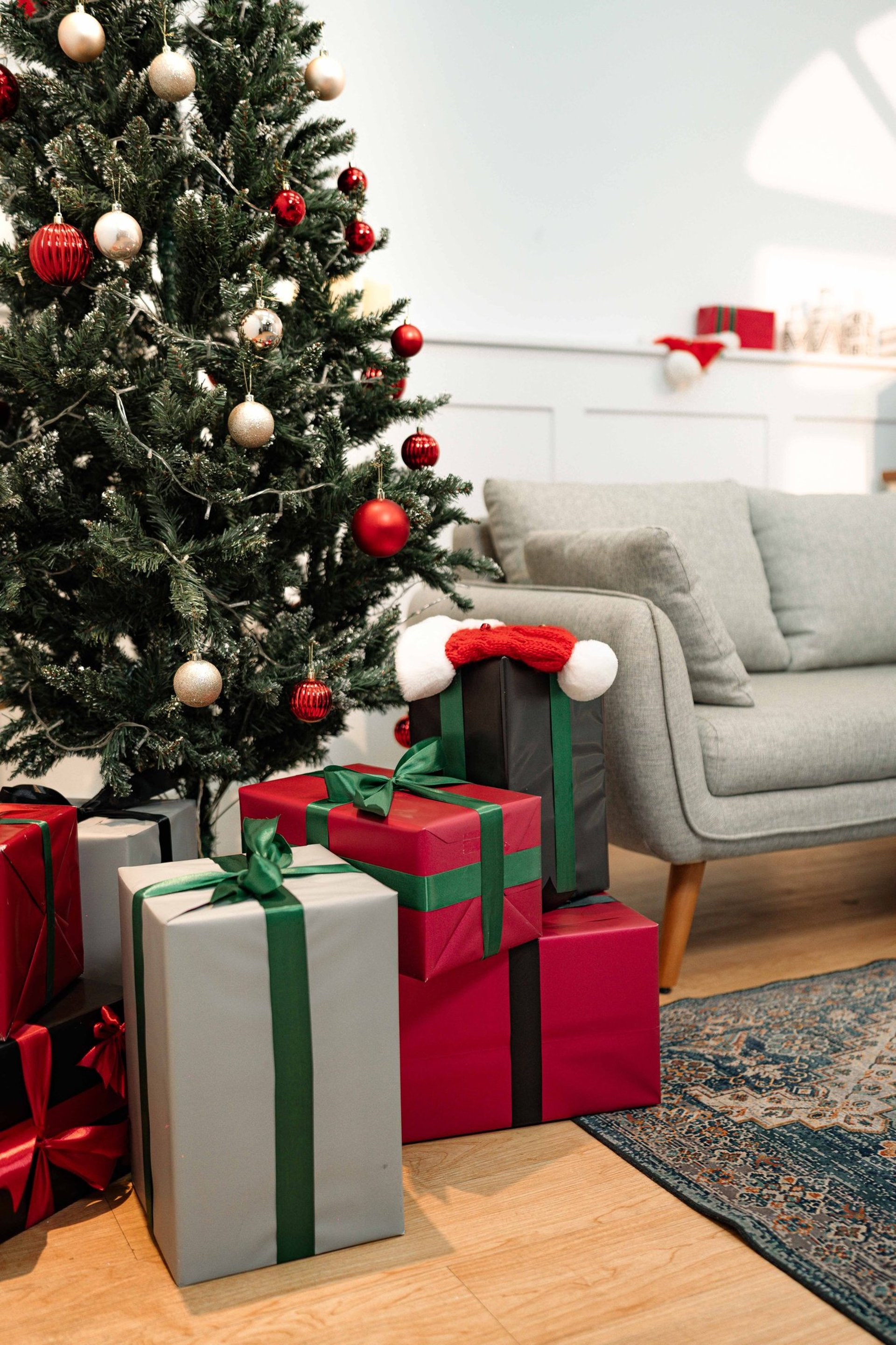 pre-lit Christmas tree with assorted Christmas tree ornaments