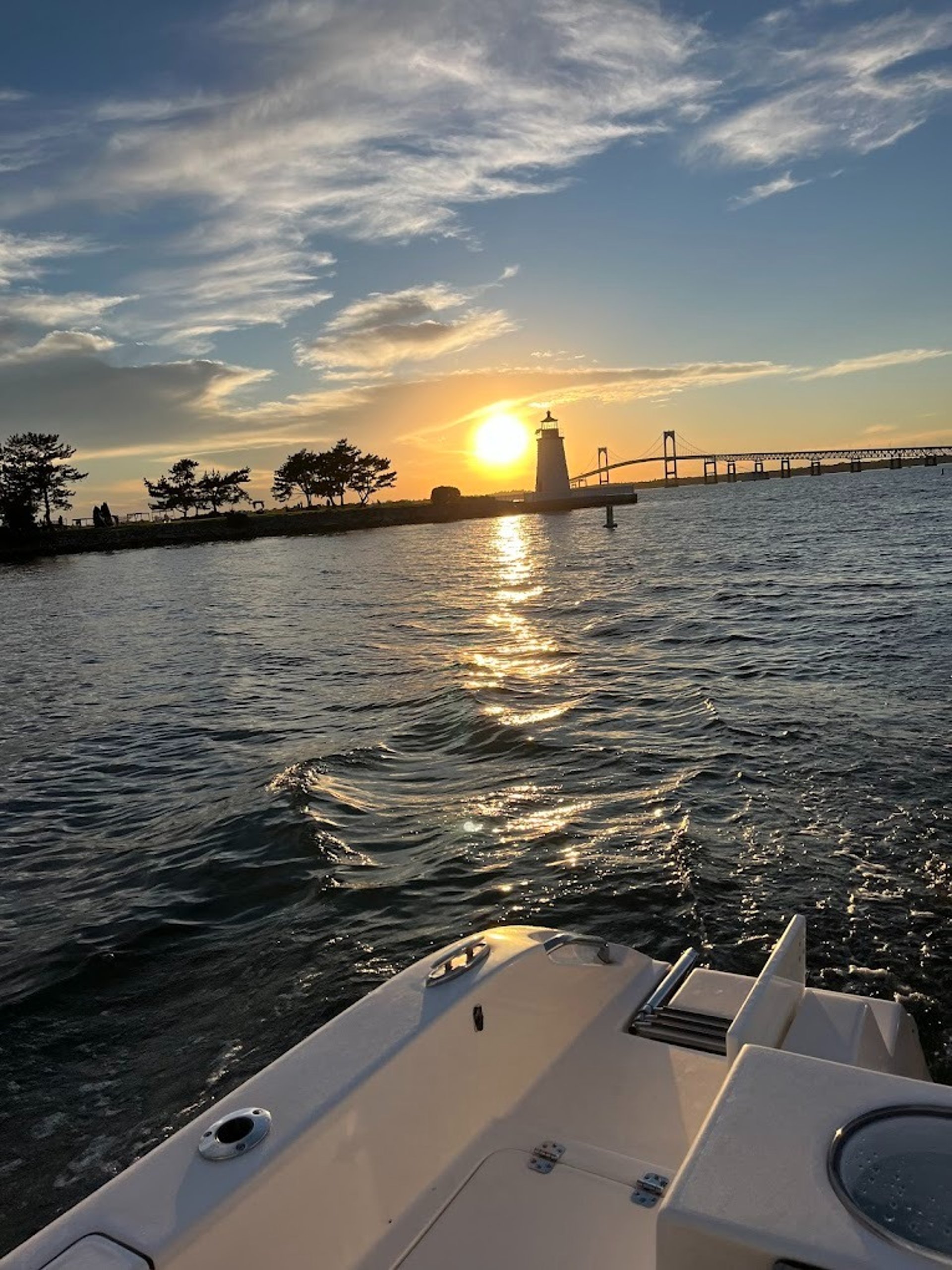 gray computer monitor