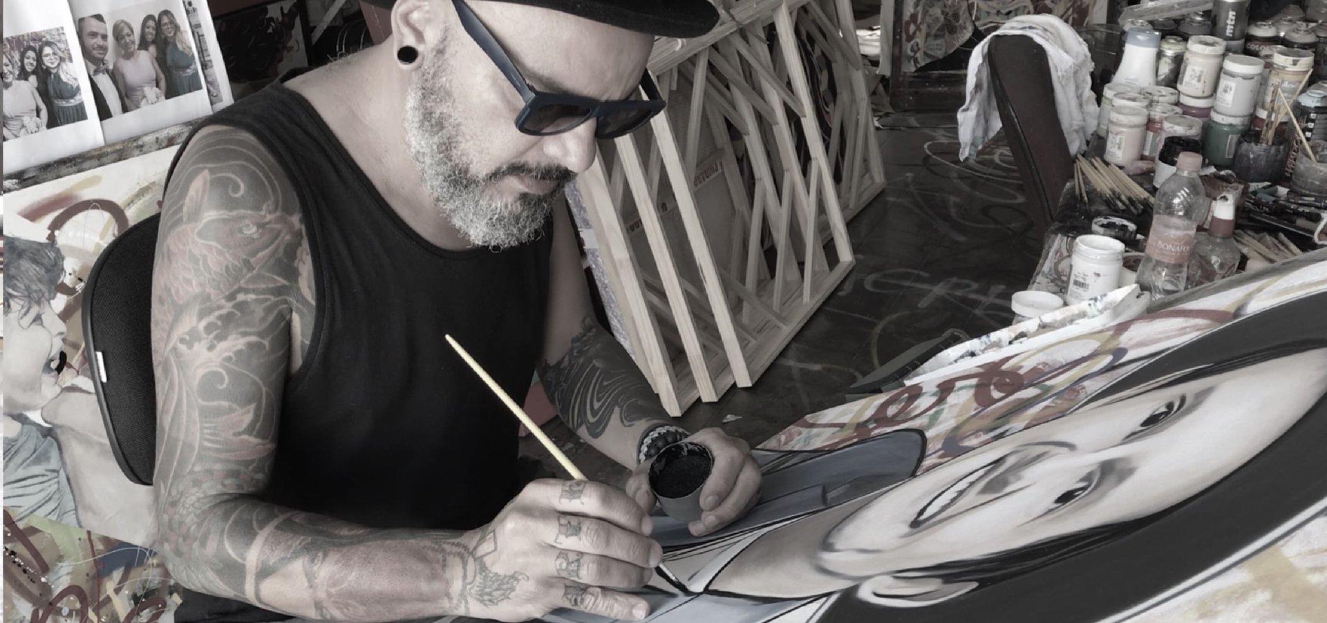 Ateliê do renomado artista plástico Sérgio Astral, conhecido por suas pinturas personalizadas e projetos artísticos.