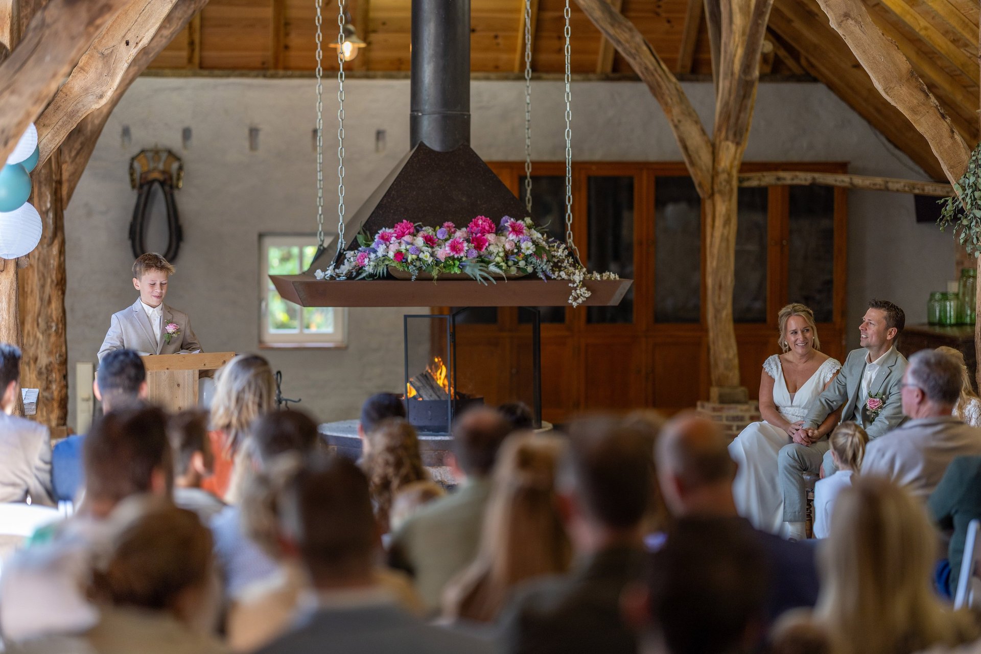 gray computer monitor