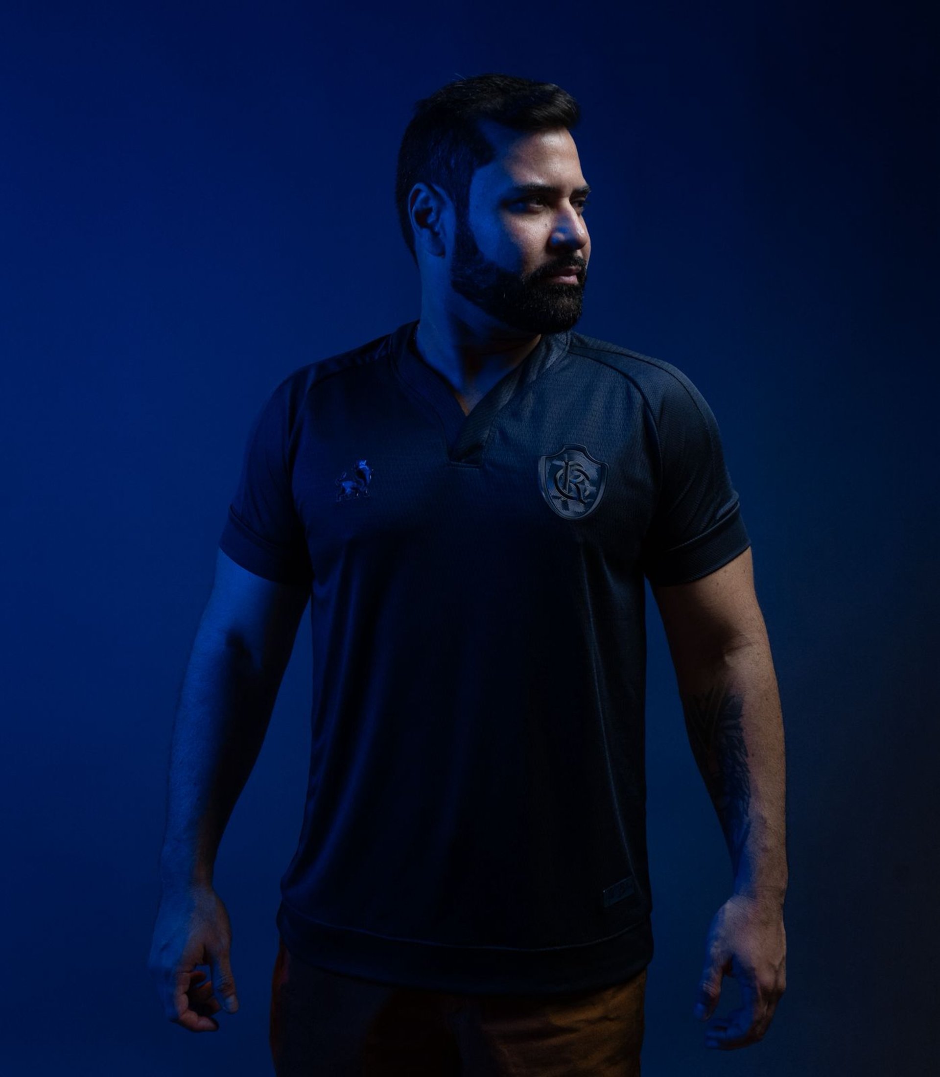 gray computer monitor