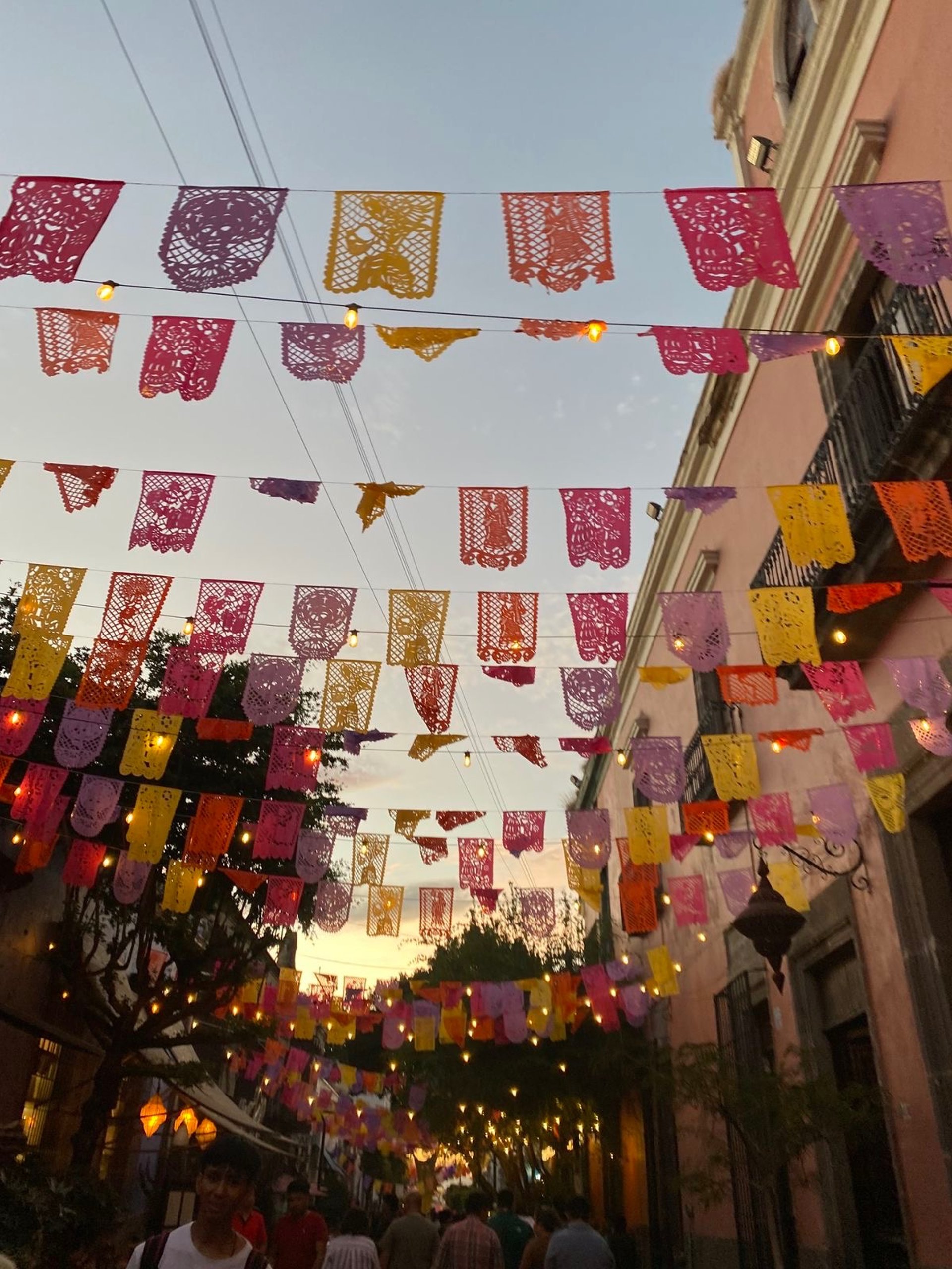 gray computer monitor